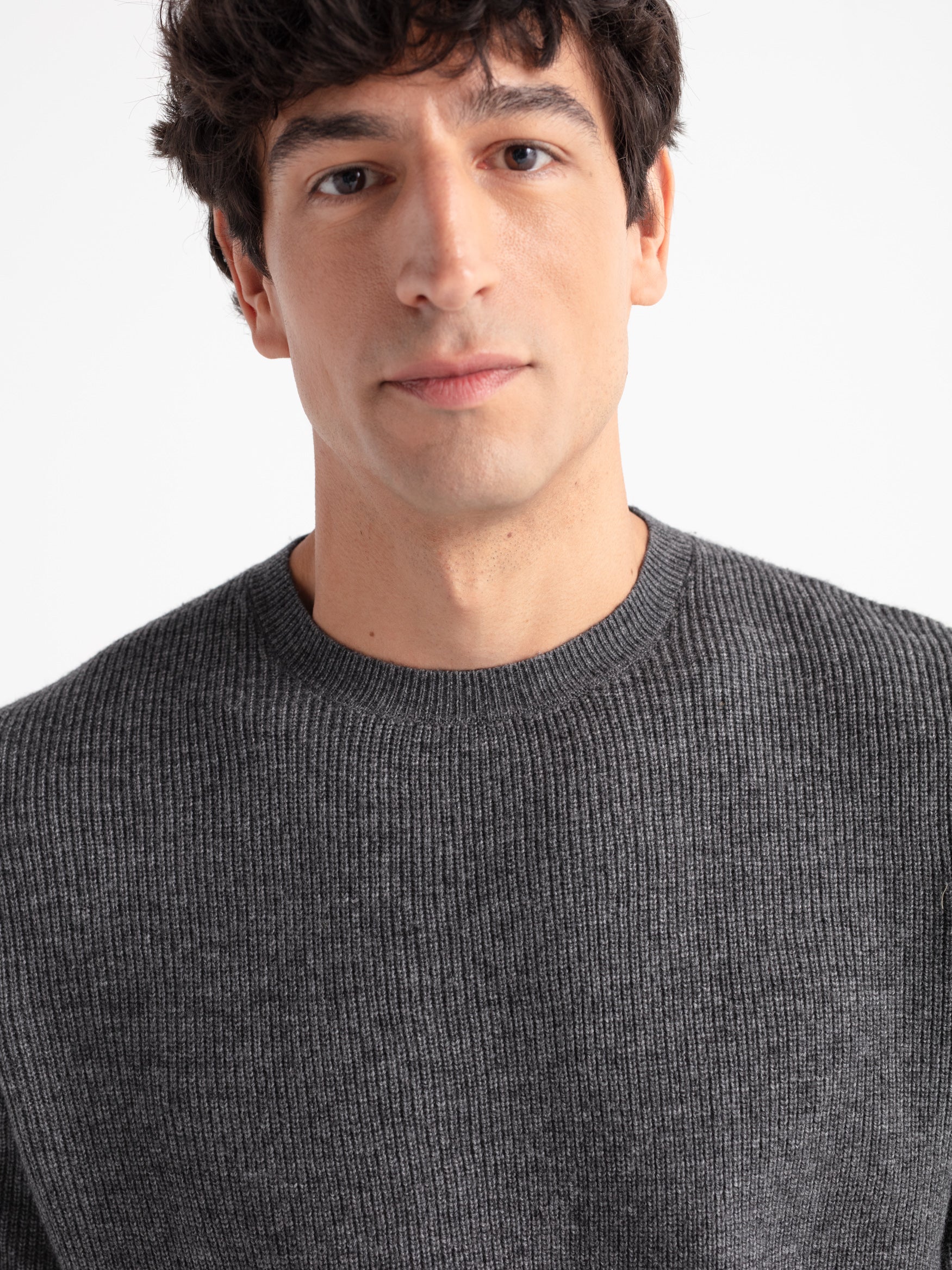 Wool sweater, boxy neck, English stitch.