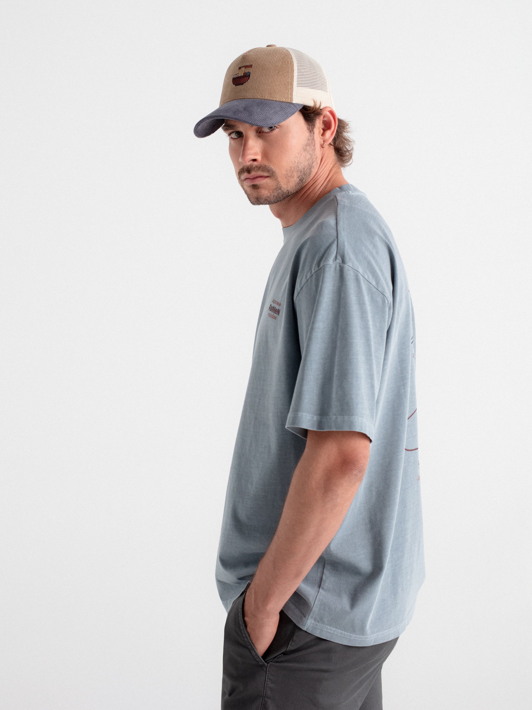 Camiseta oversize gráfica ramen