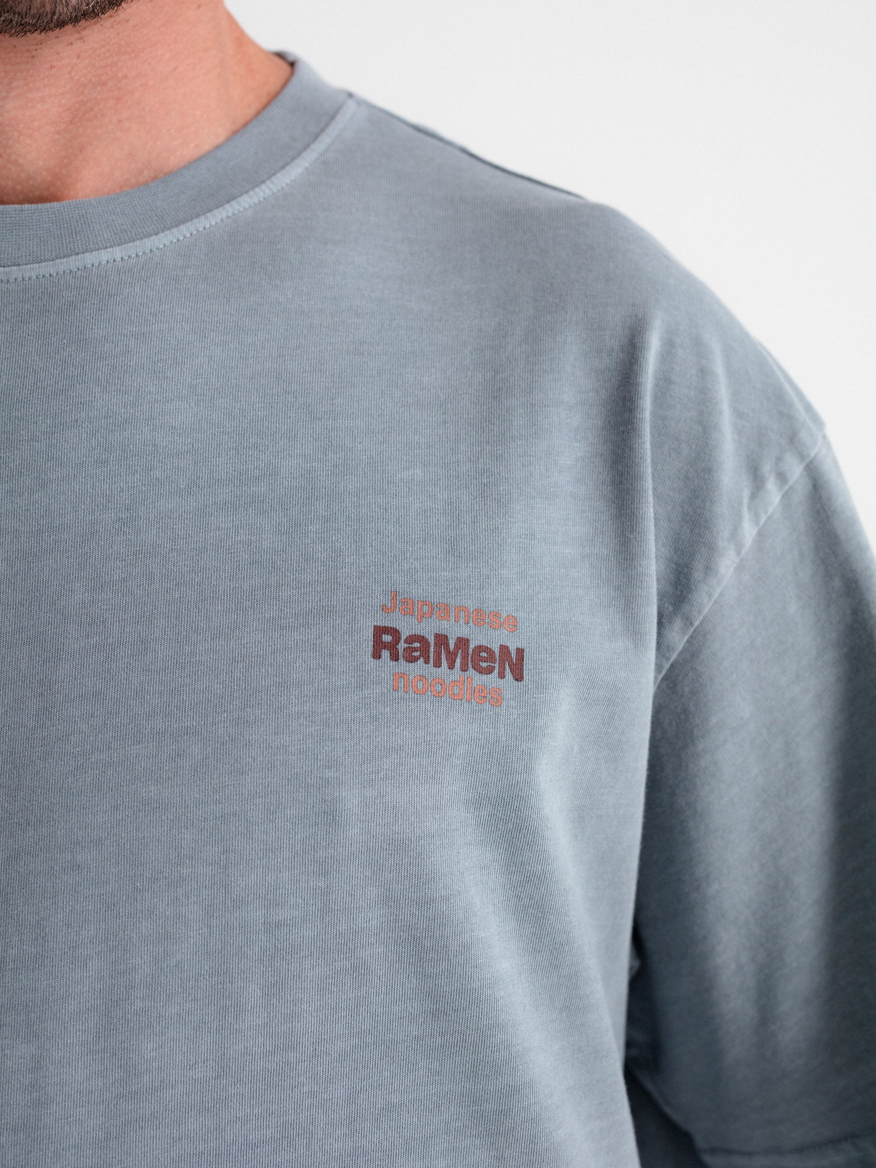 Camiseta oversize gráfica ramen