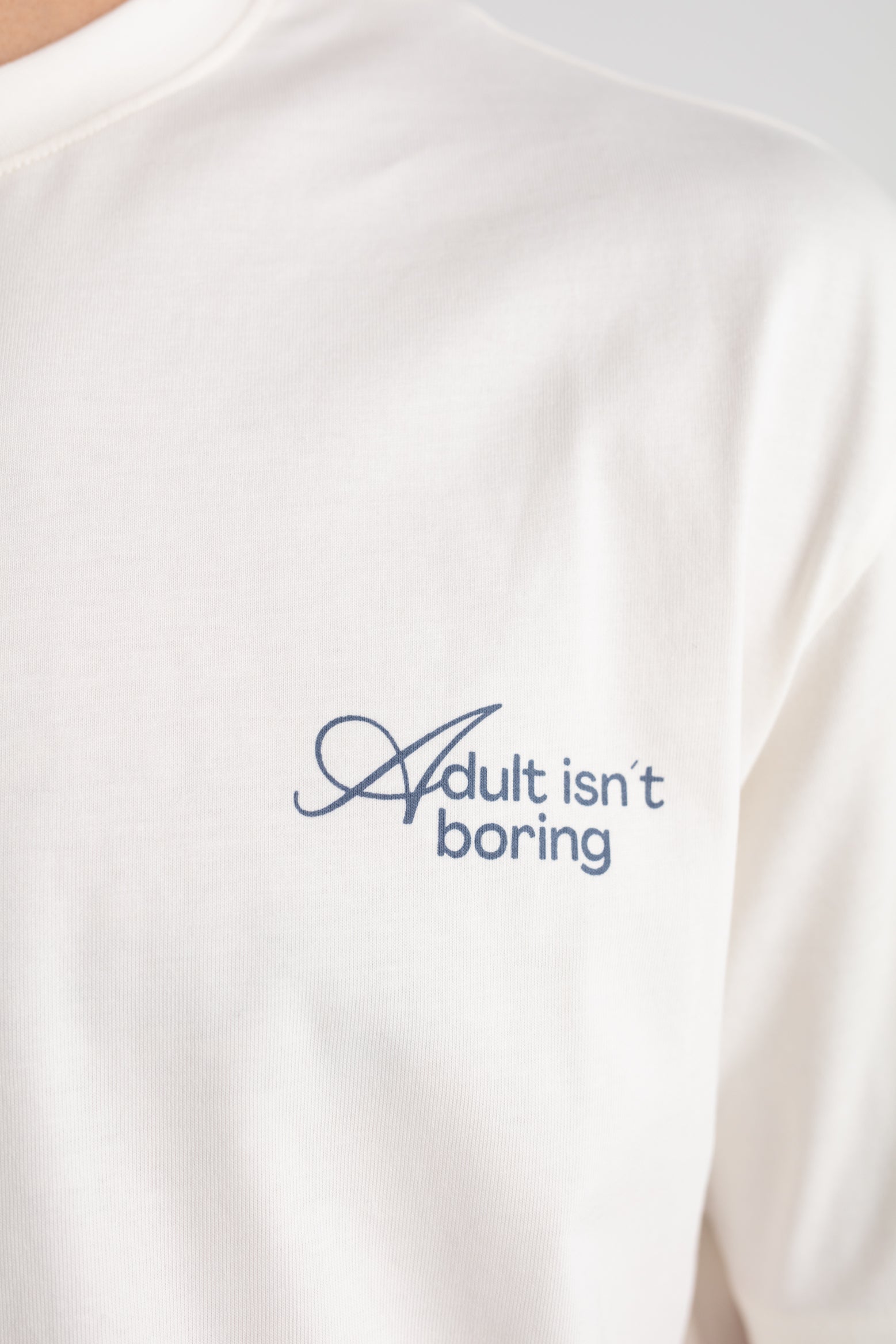 Camiseta oversize "Adult isn't boring"