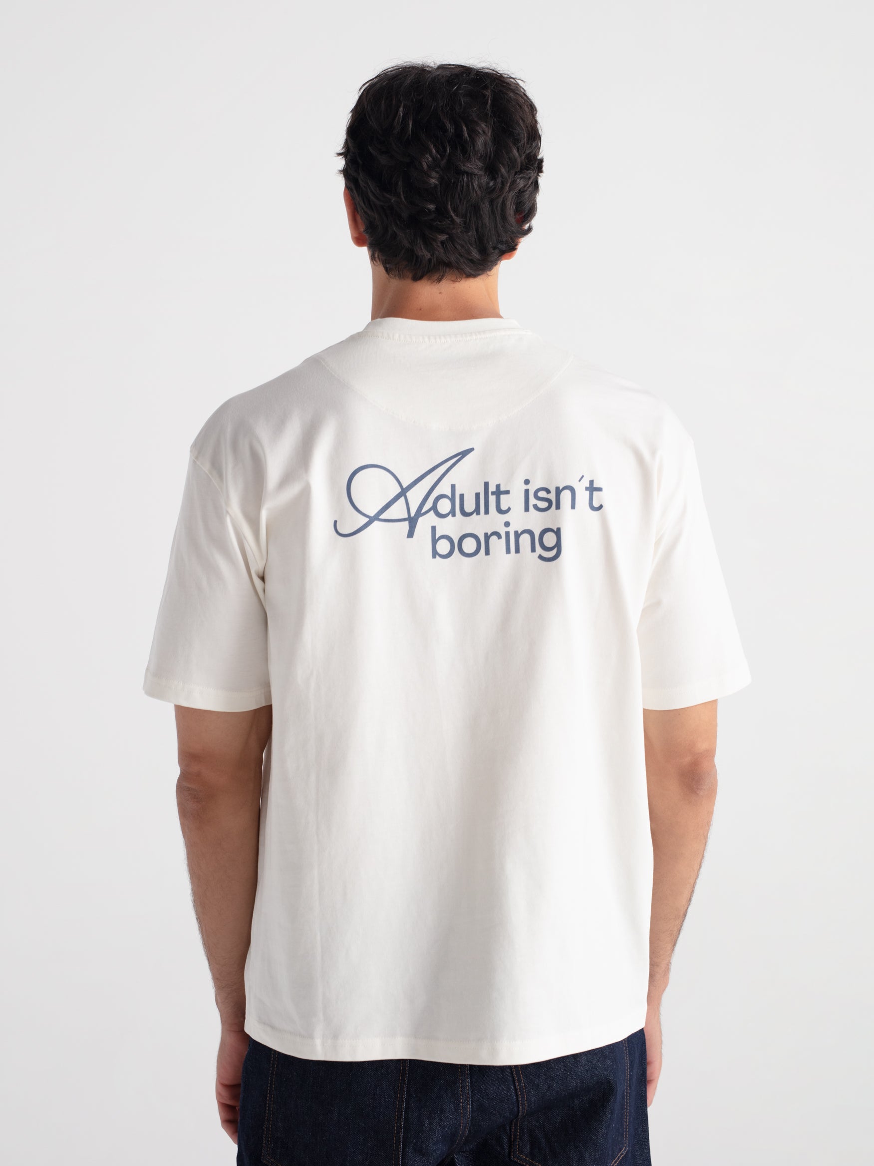 Camiseta oversize "Adult isn't boring"