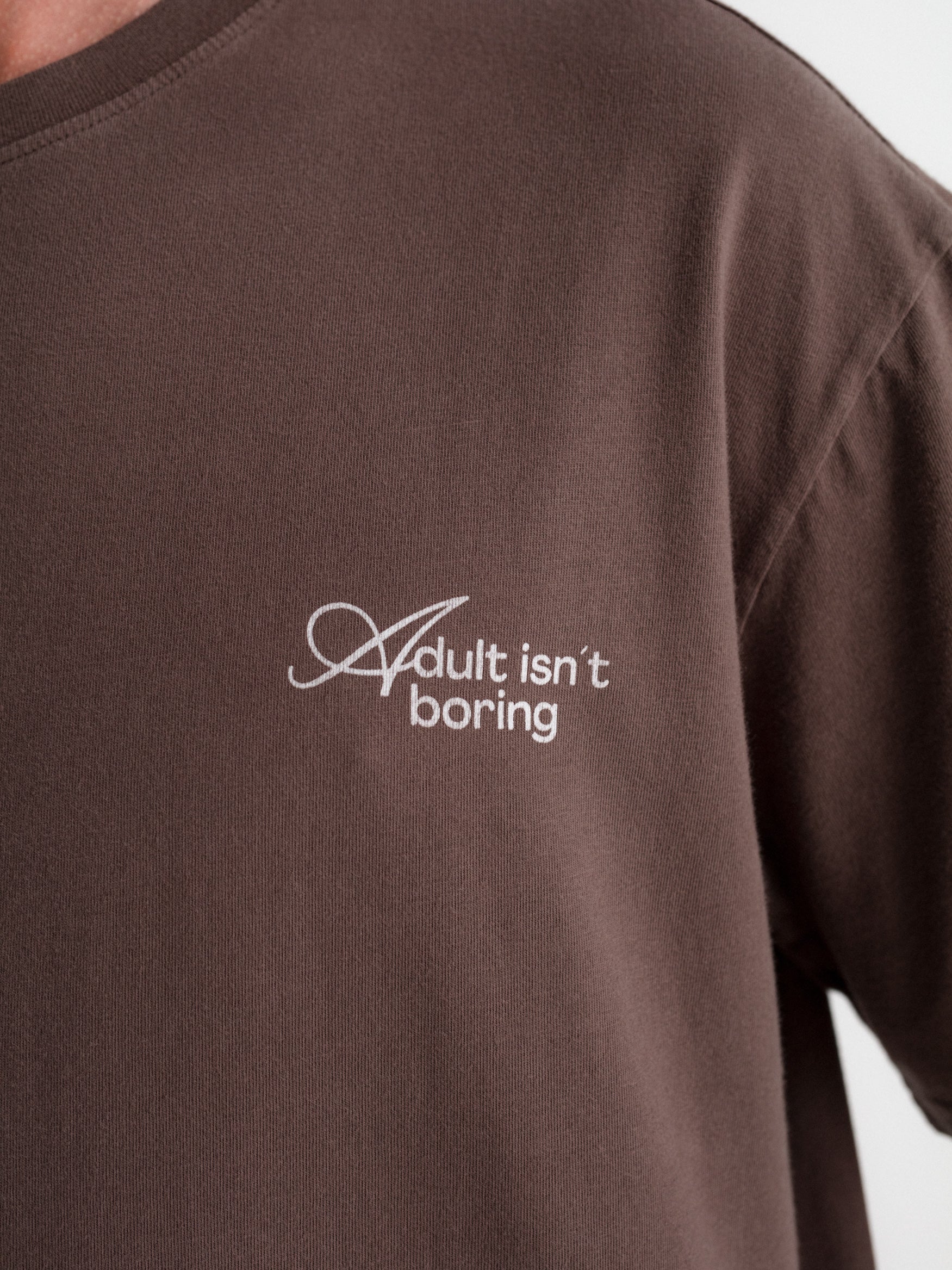 Camiseta oversize "Adult isn't boring"
