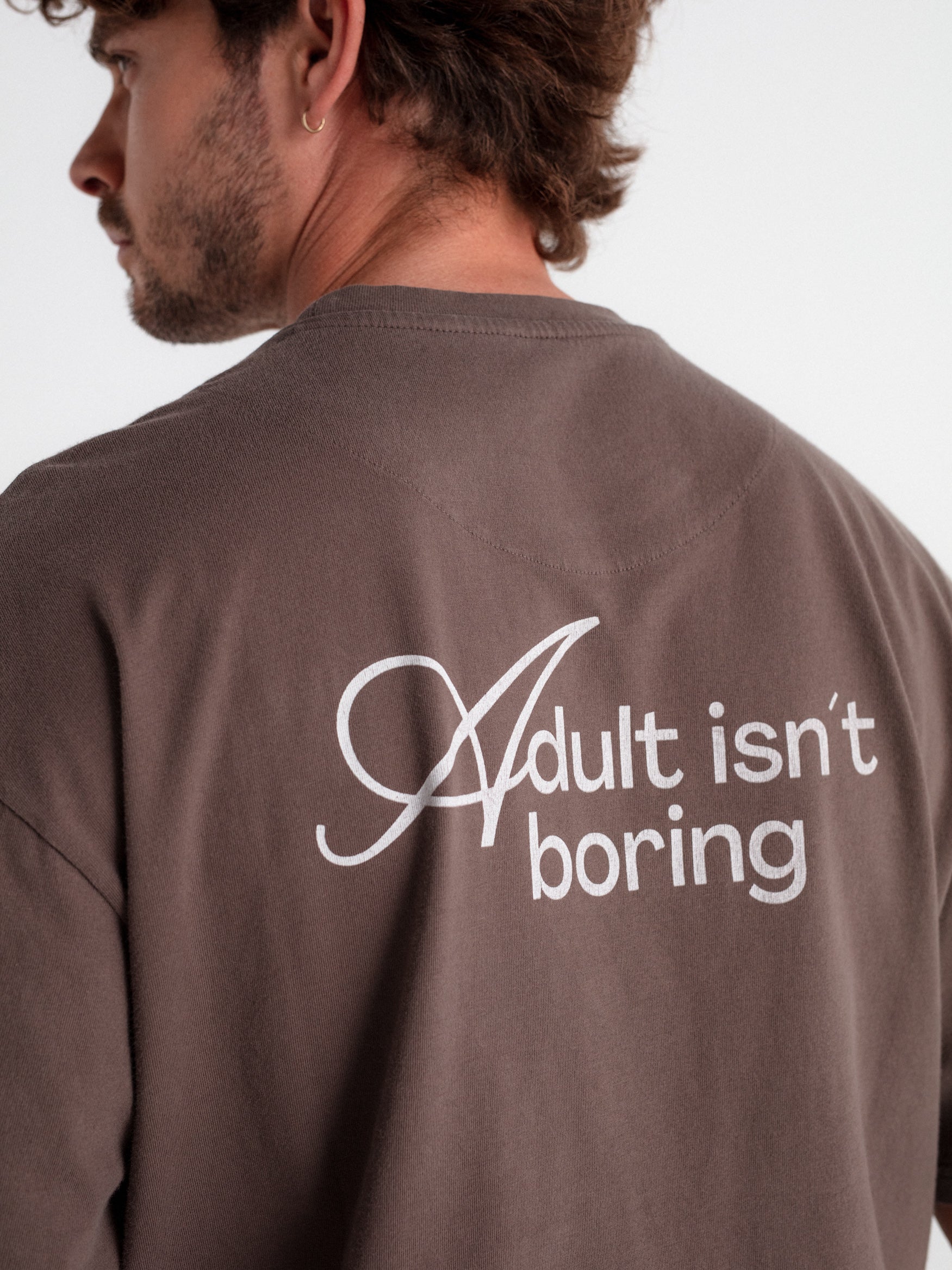 Camiseta oversize "Adult isn't boring"