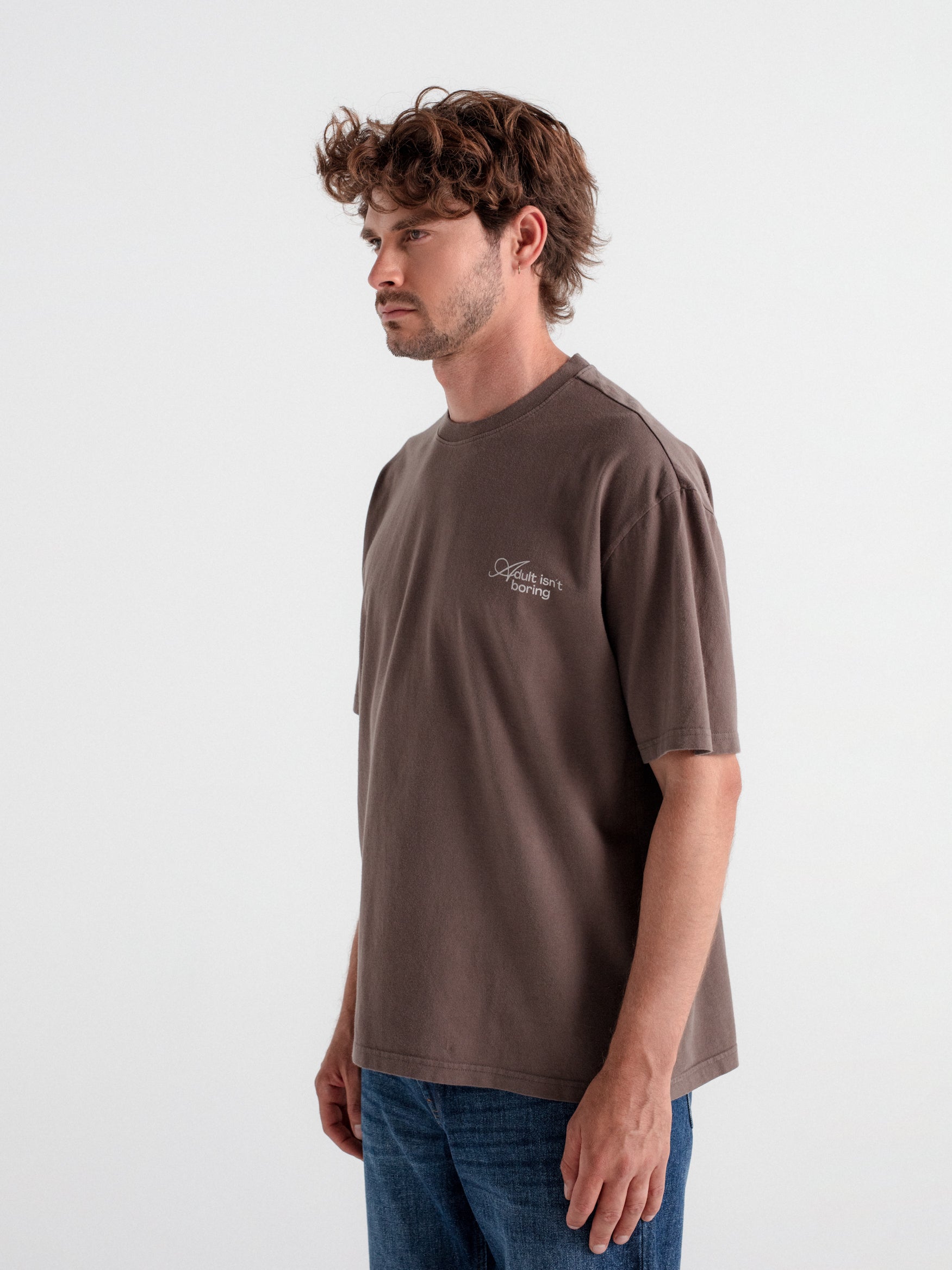 Camiseta oversize "Adult isn't boring"