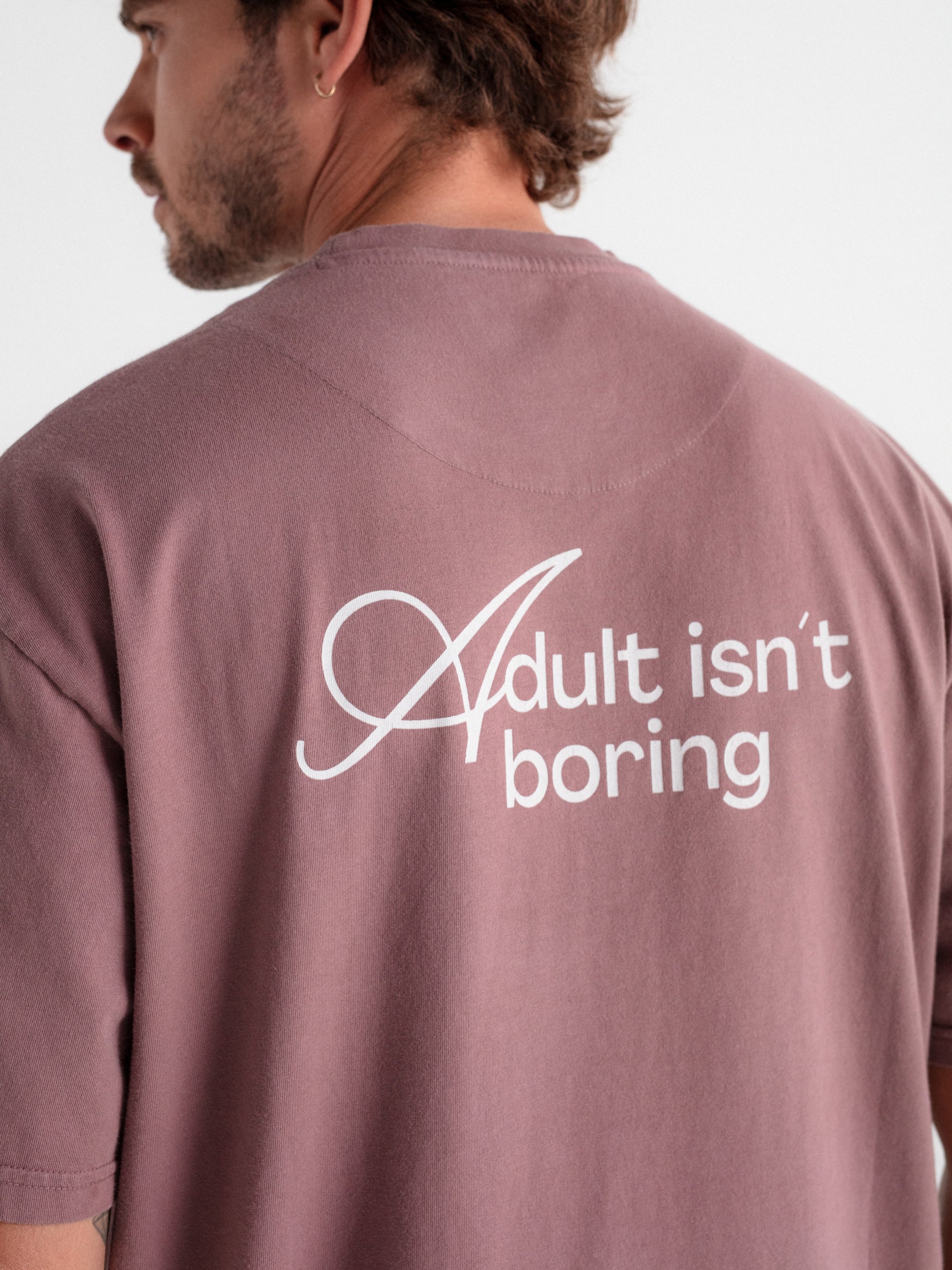 Camiseta oversize "Adult isn't boring"