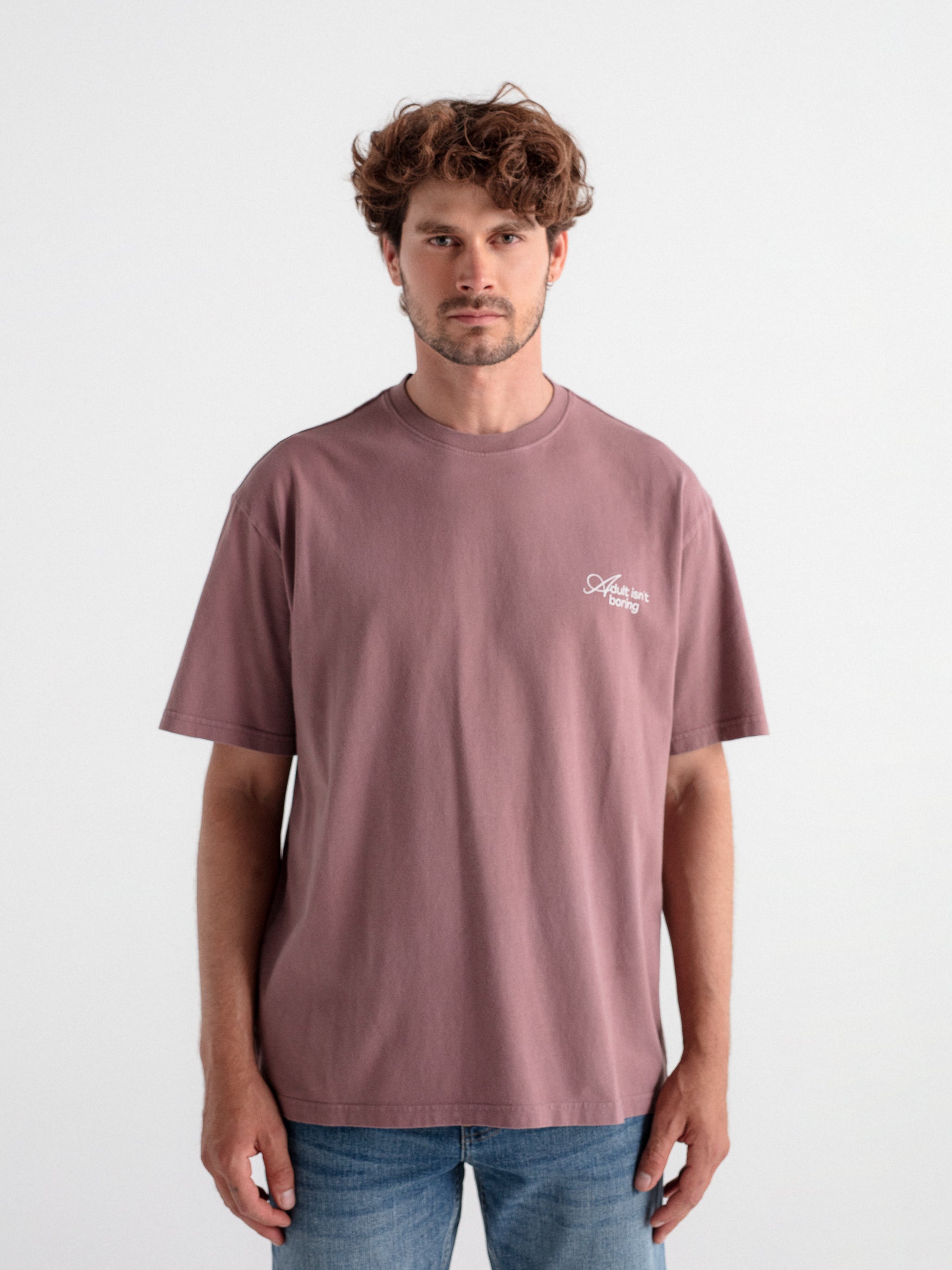 Camiseta oversize "Adult isn't boring"