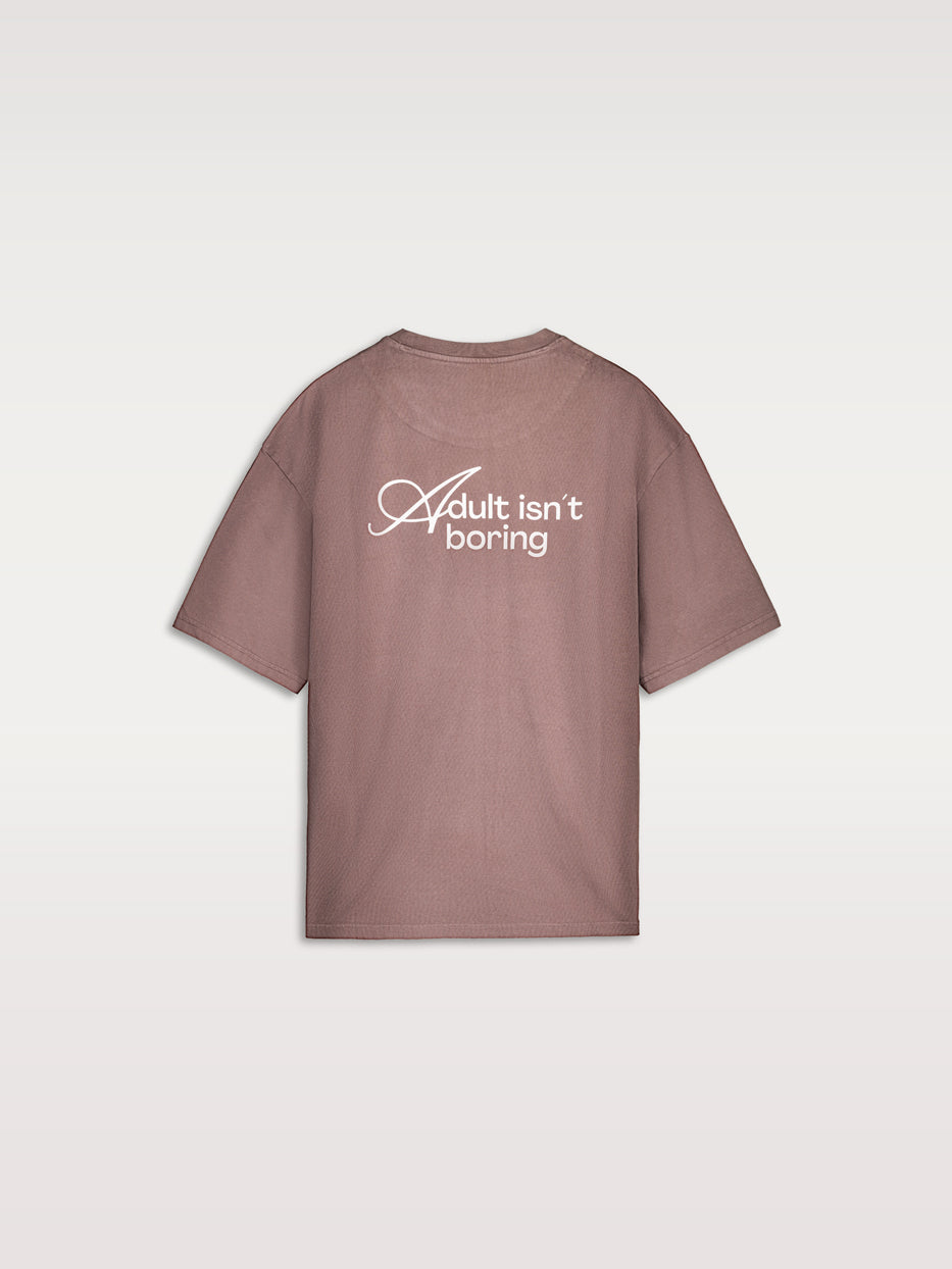 Camiseta oversize "Adult isn't boring"