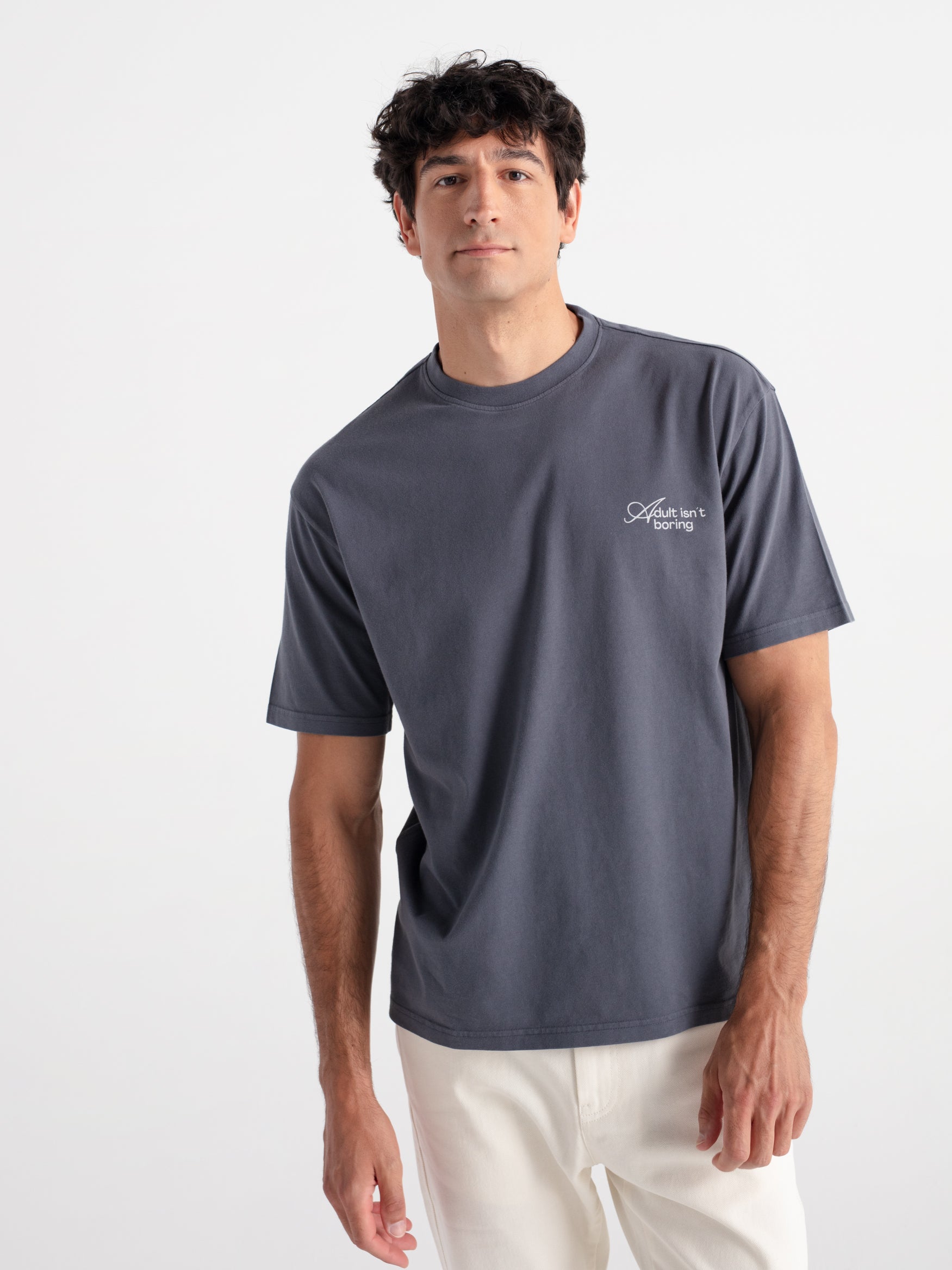 Camiseta oversize "Adult isn't boring"