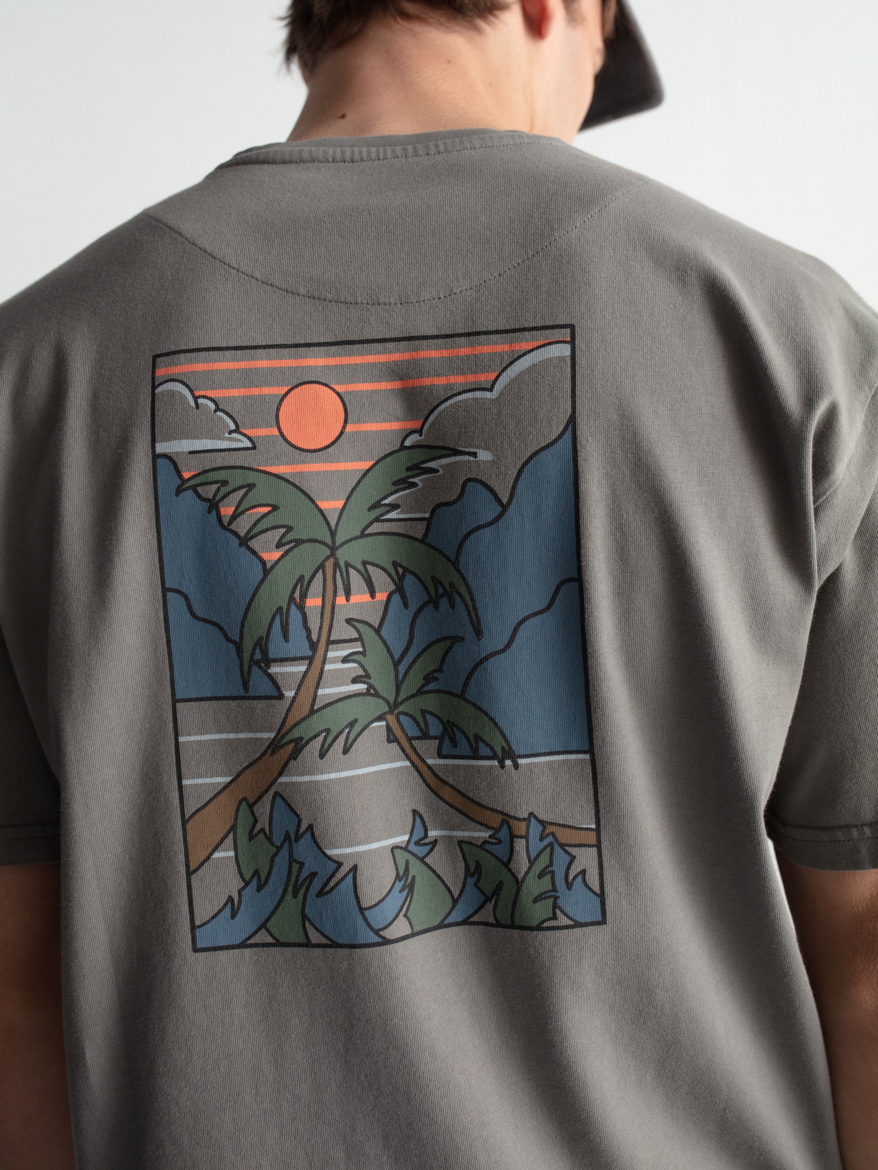 Camiseta confort gráfica "Paisaje palmeras"