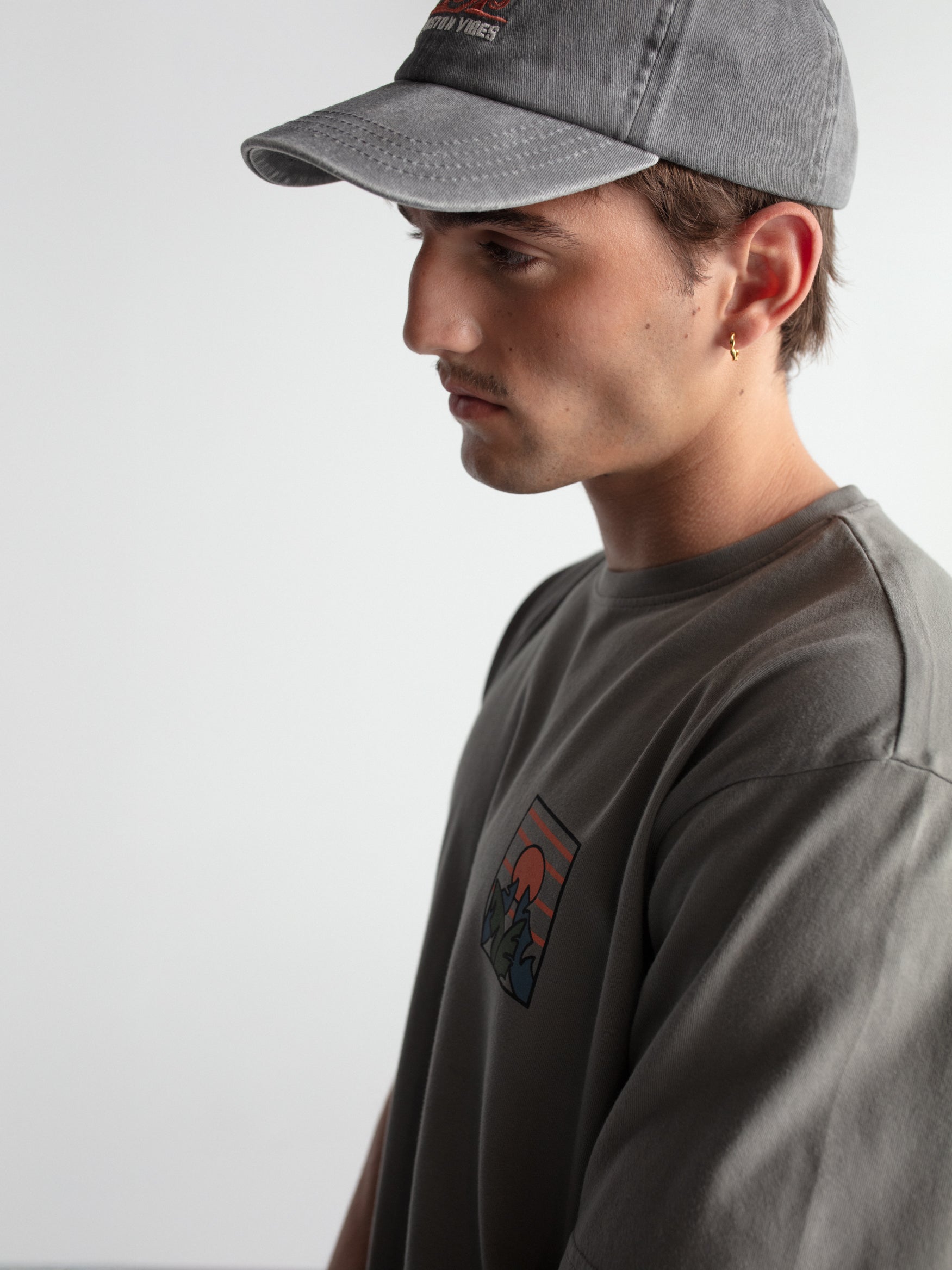 Camiseta confort gráfica "Paisaje palmeras"