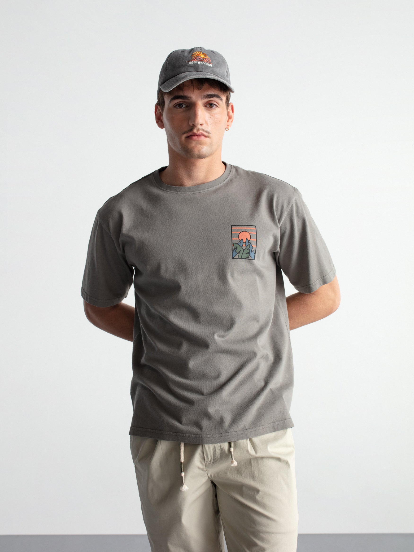 Camiseta confort gráfica "Paisaje palmeras"