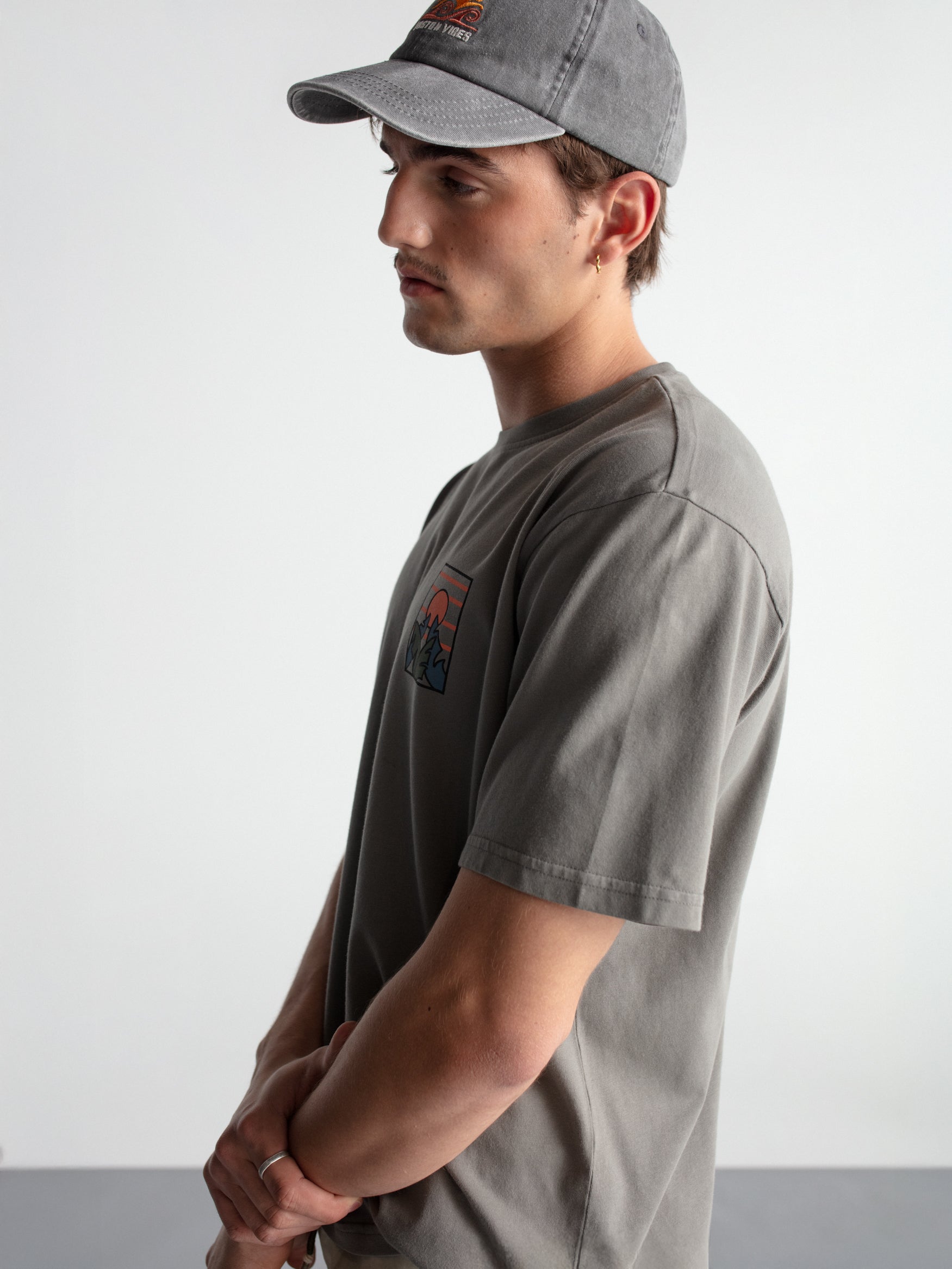 Camiseta confort gráfica "Paisaje palmeras"