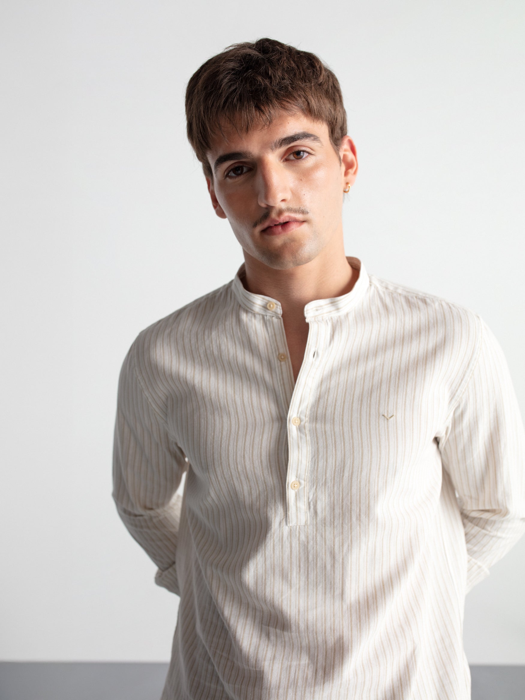 Camisa polera lino cuello mao rayas