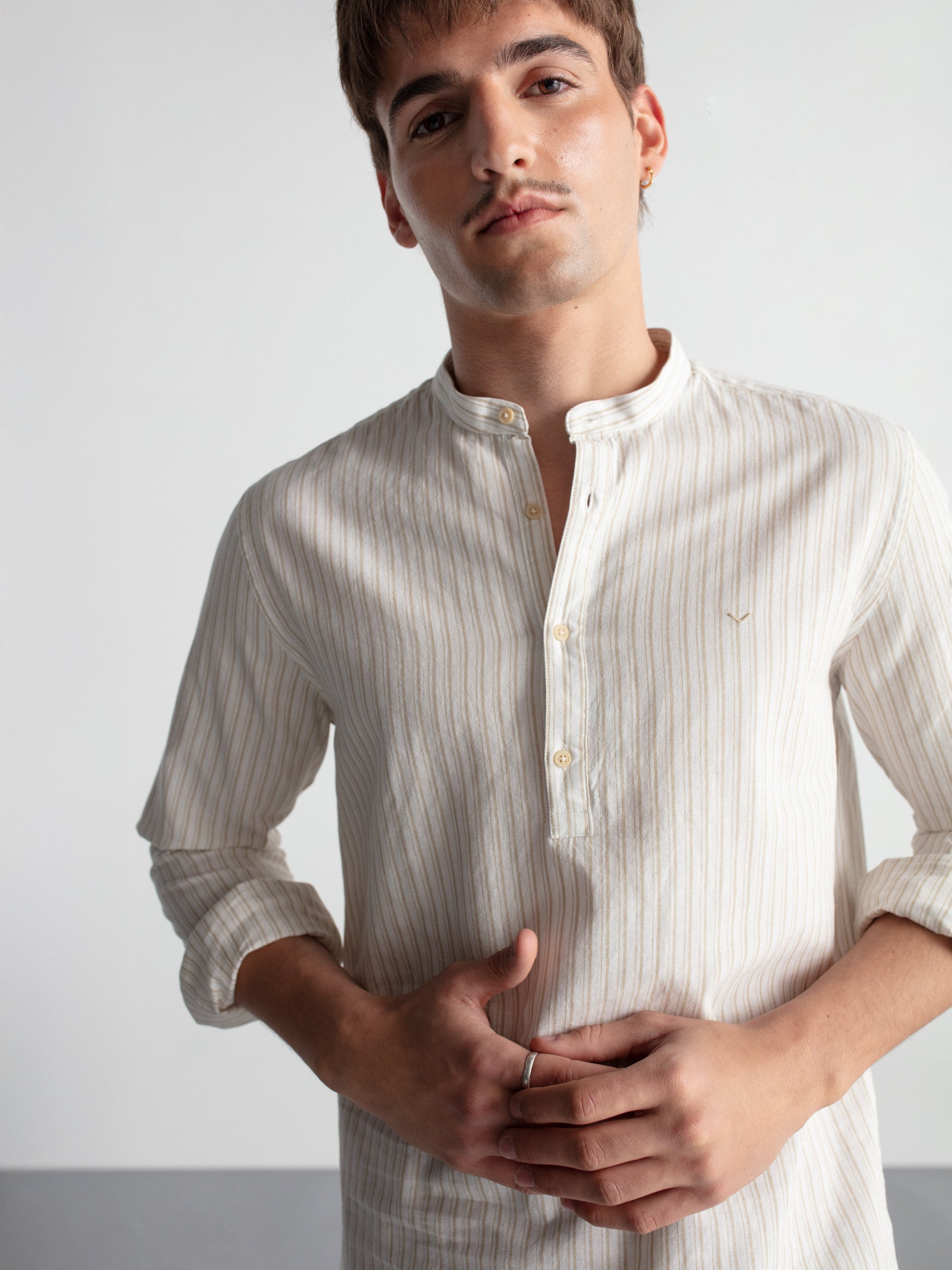 Camisa polera lino cuello mao rayas