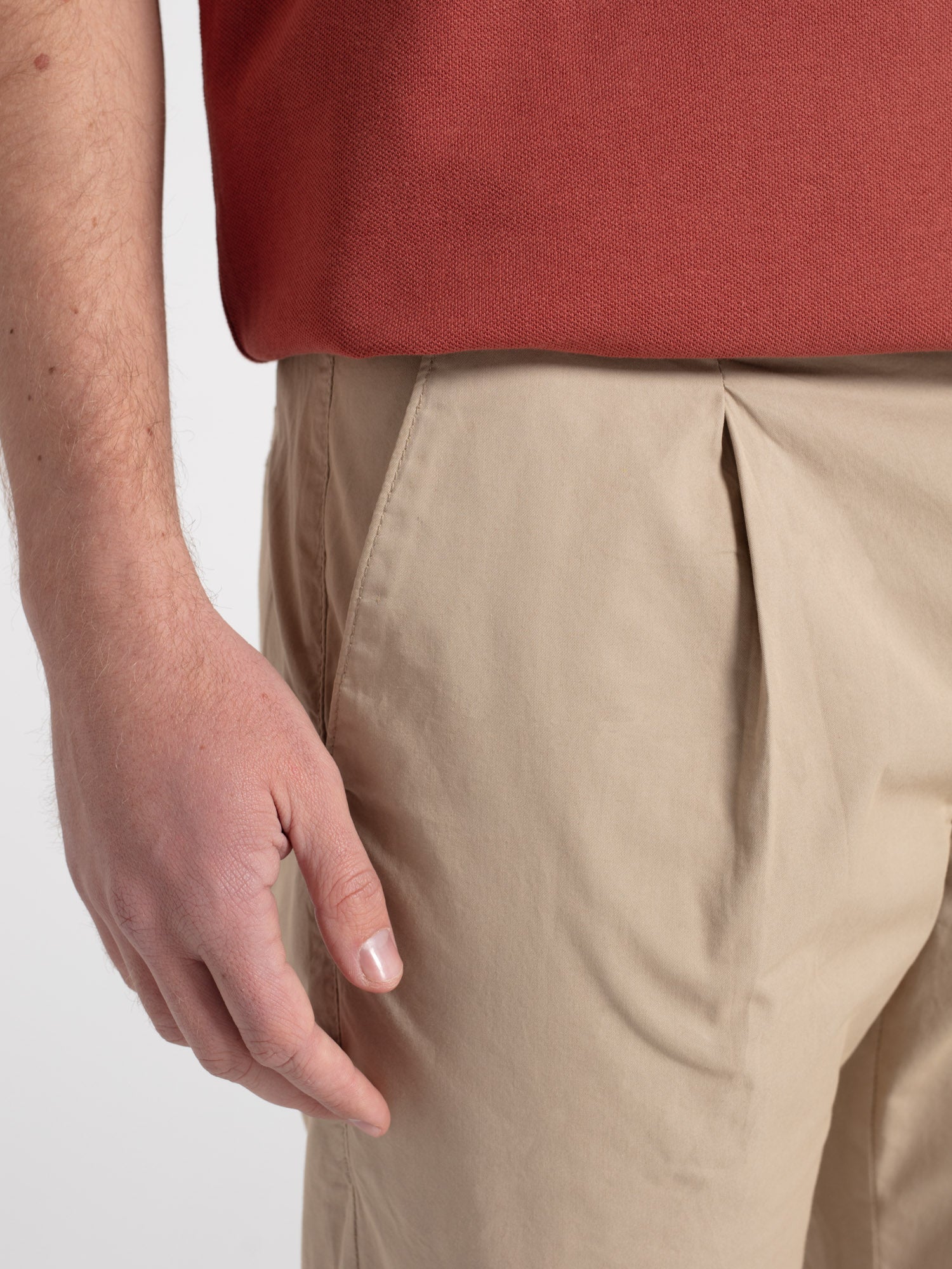 Pantalón chino con pinzas