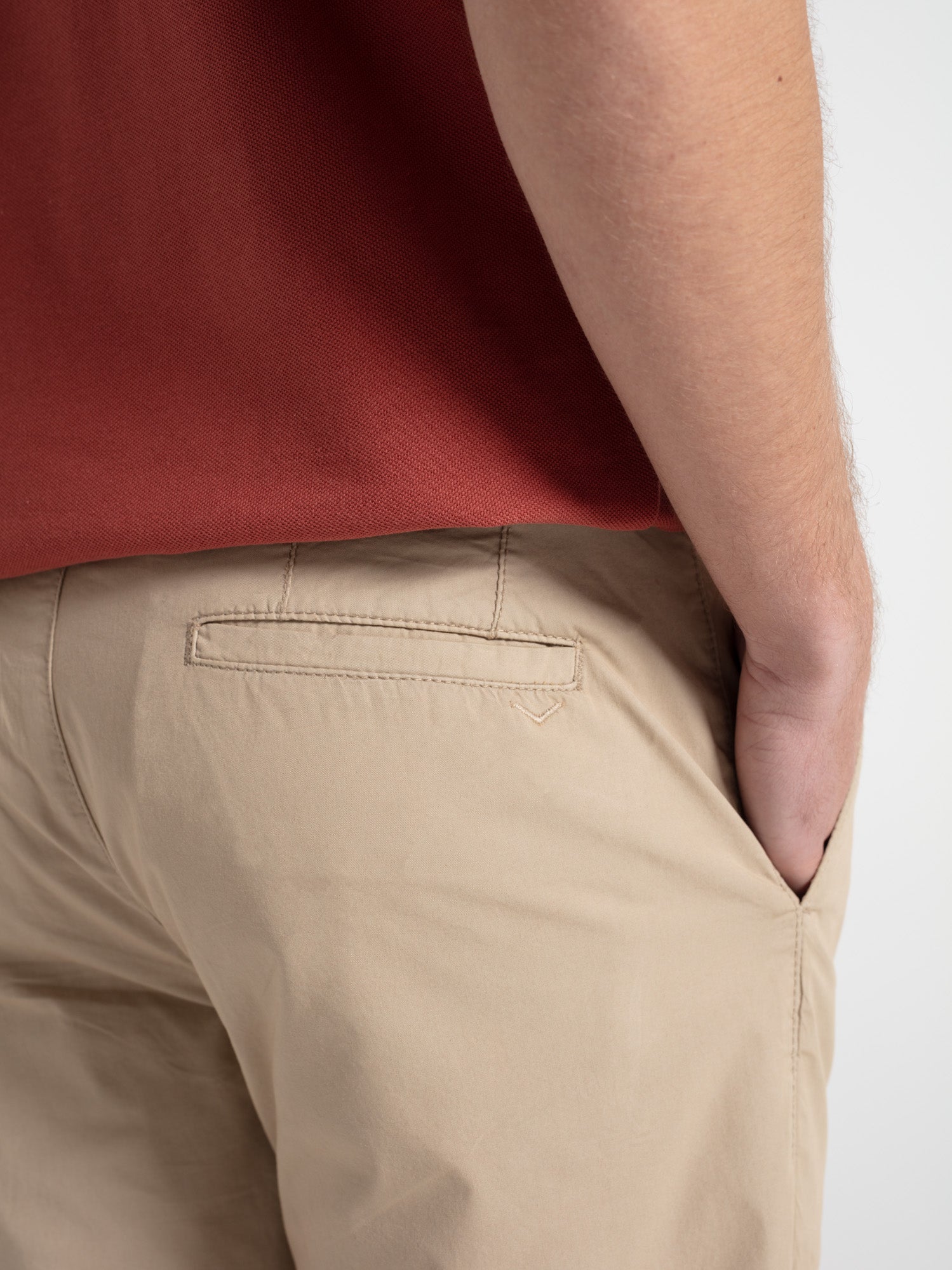 Pantalón chino con pinzas