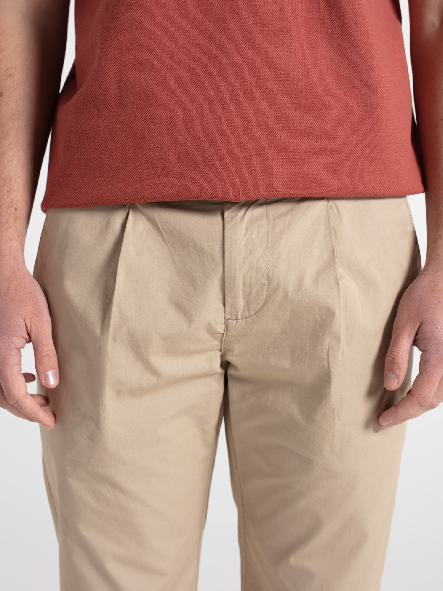 Pantalón chino con pinzas