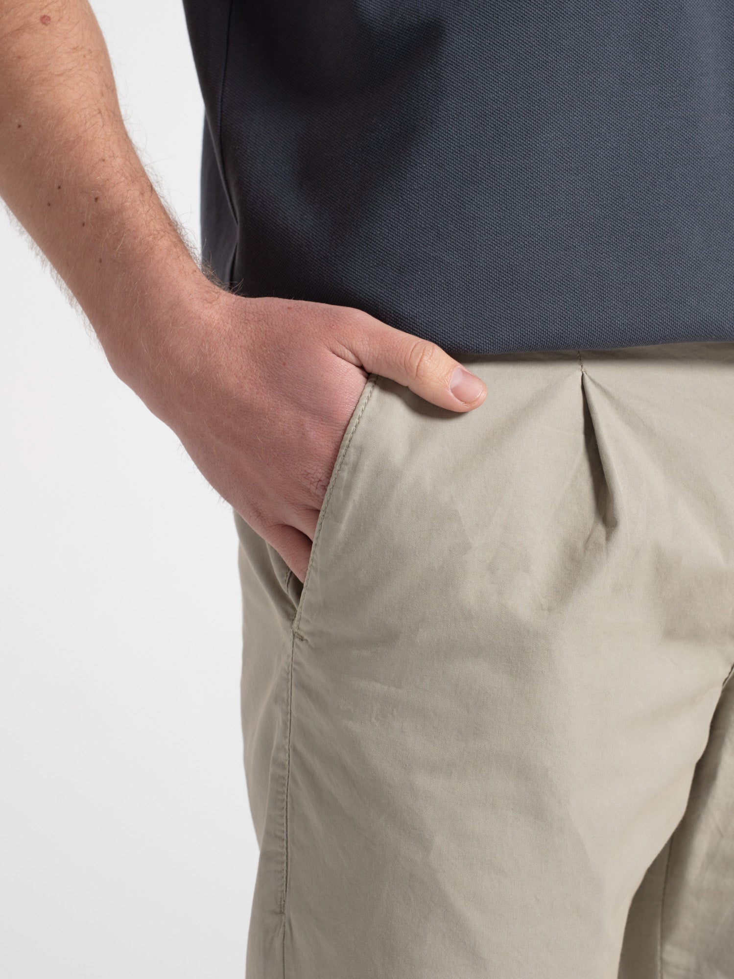 Pantalón chino con pinzas