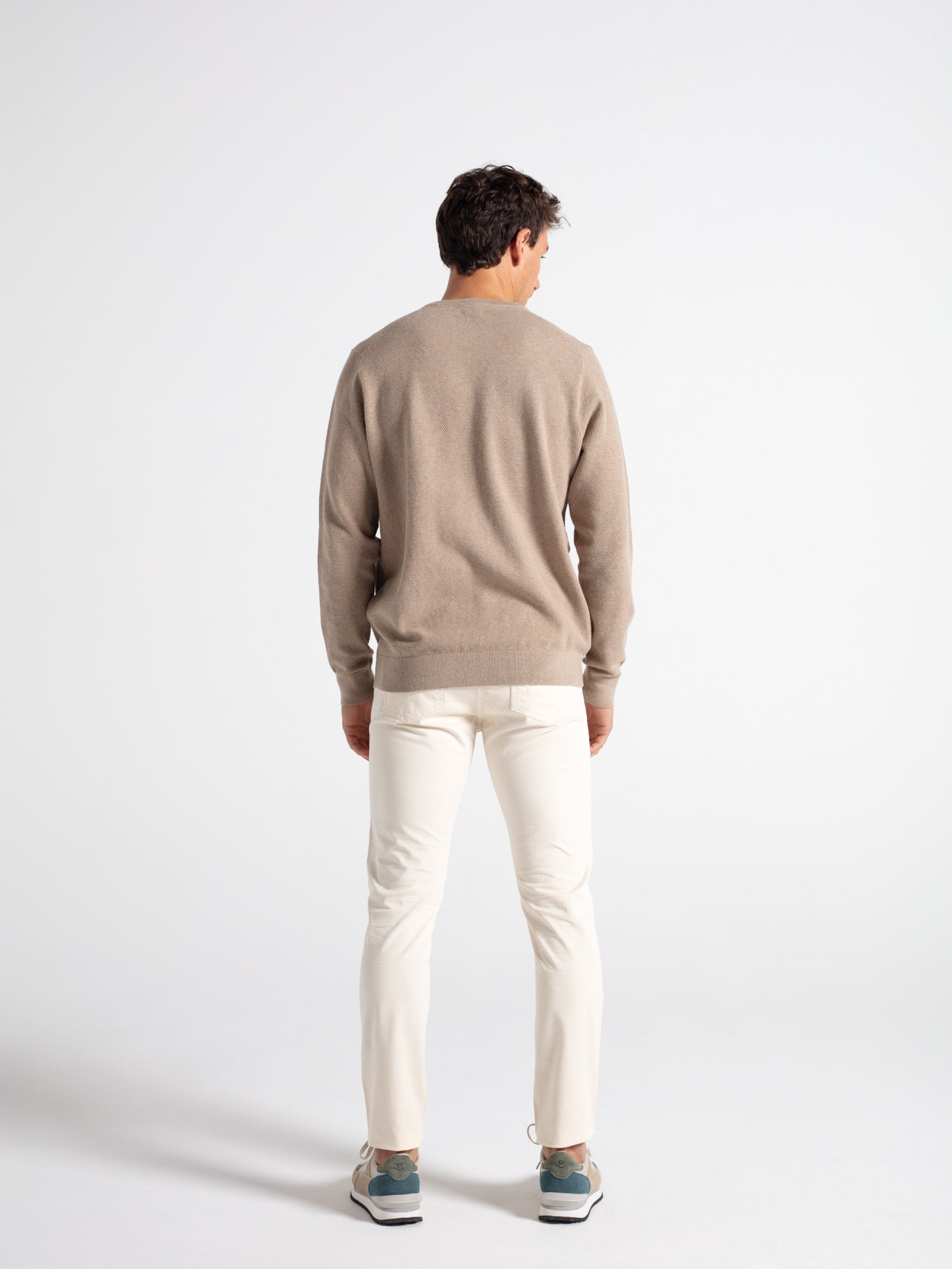 Pantalón slim fit sarga