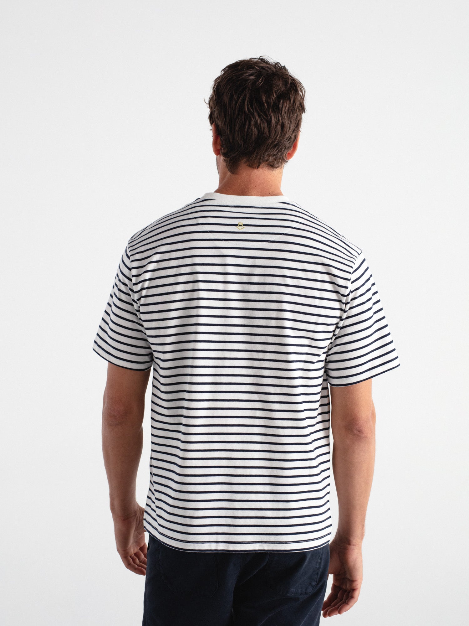 Camiseta confort rayas bordado