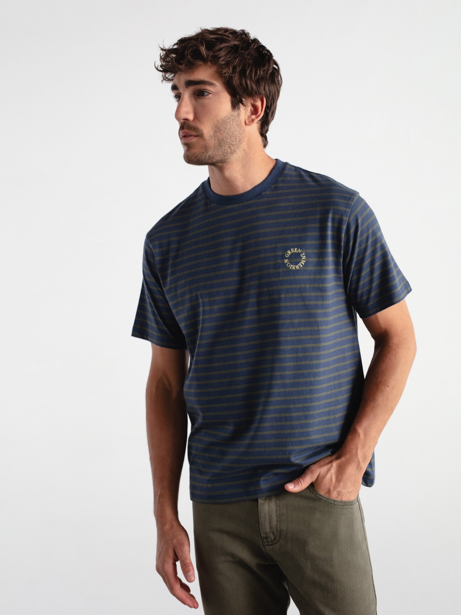 Camiseta confort rayas bordado