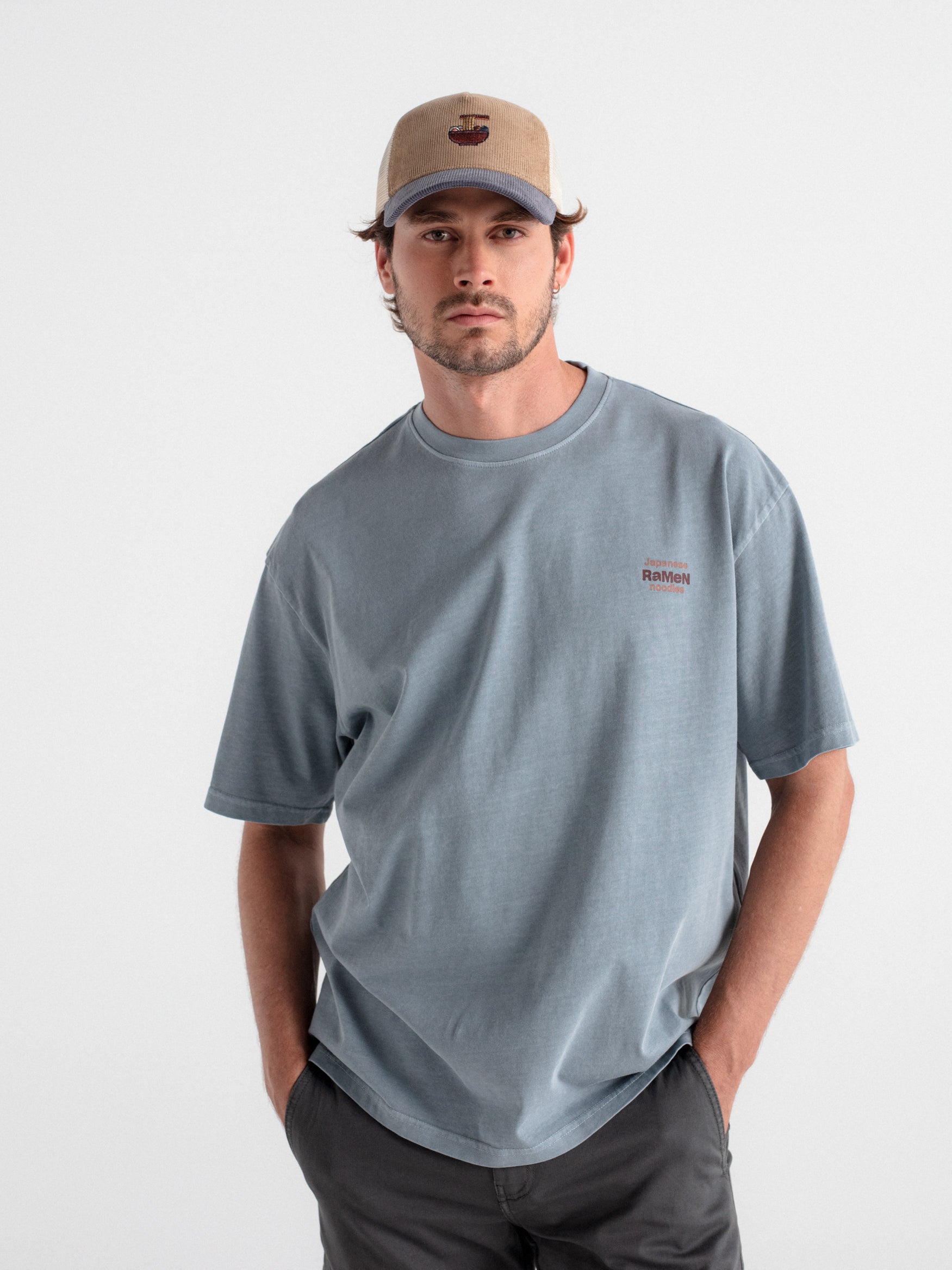 Camiseta oversize gráfica ramen