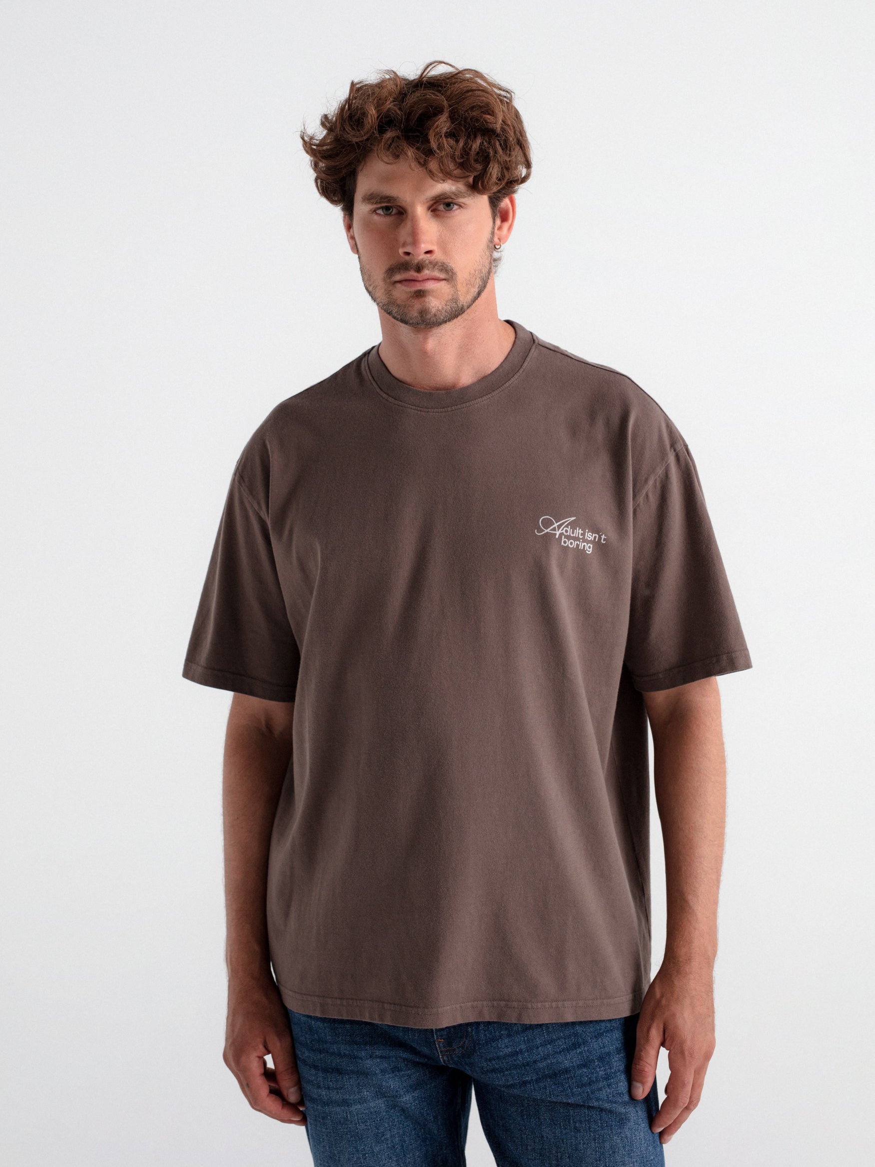Camiseta oversize "Adult isn't boring"