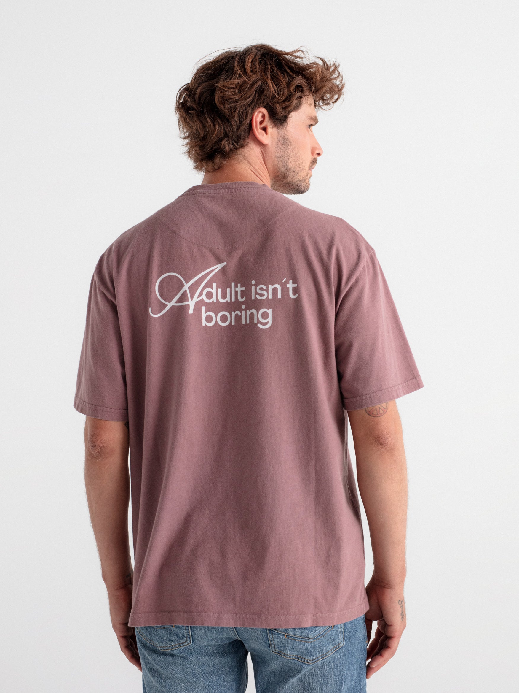 Camiseta oversize "Adult isn't boring"