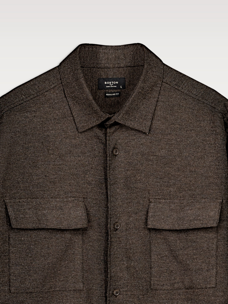 Camisa regular fit con bolsillos