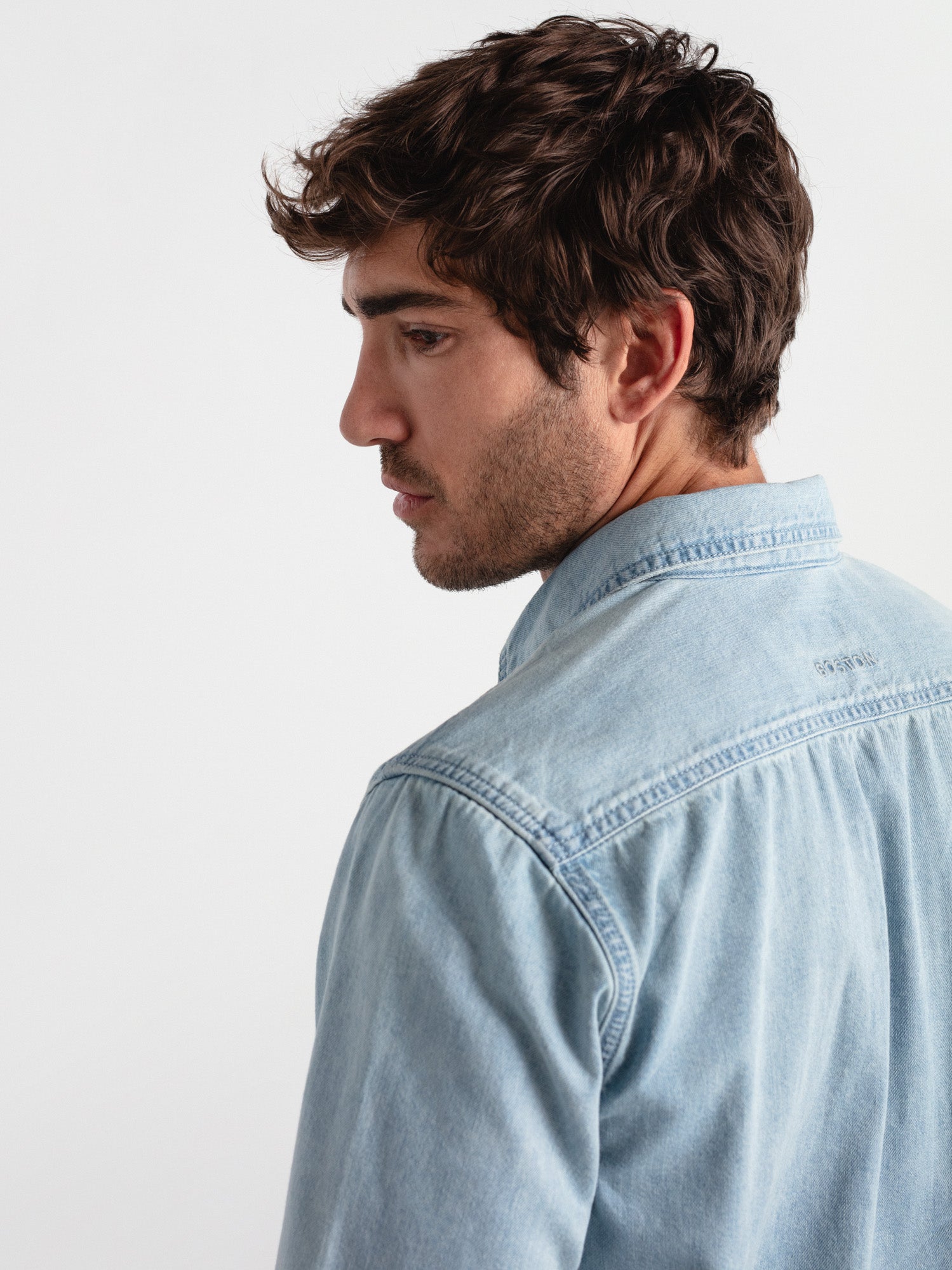 Camisa regular denim con bolsillos