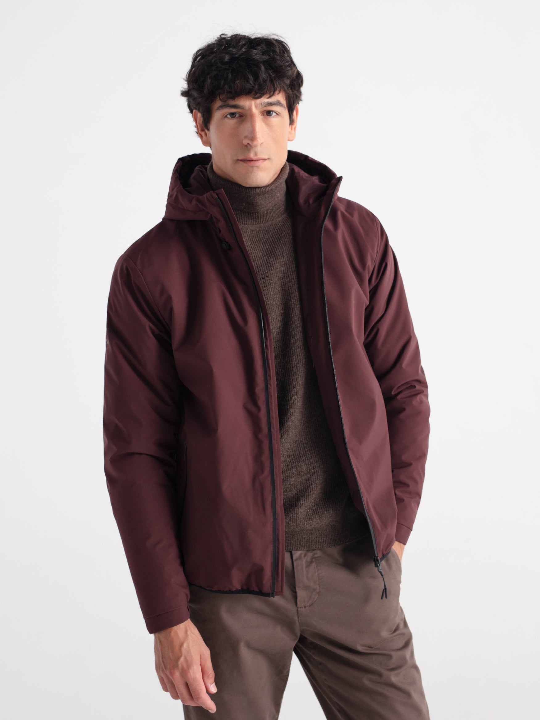 Cazadora funcional con capucha