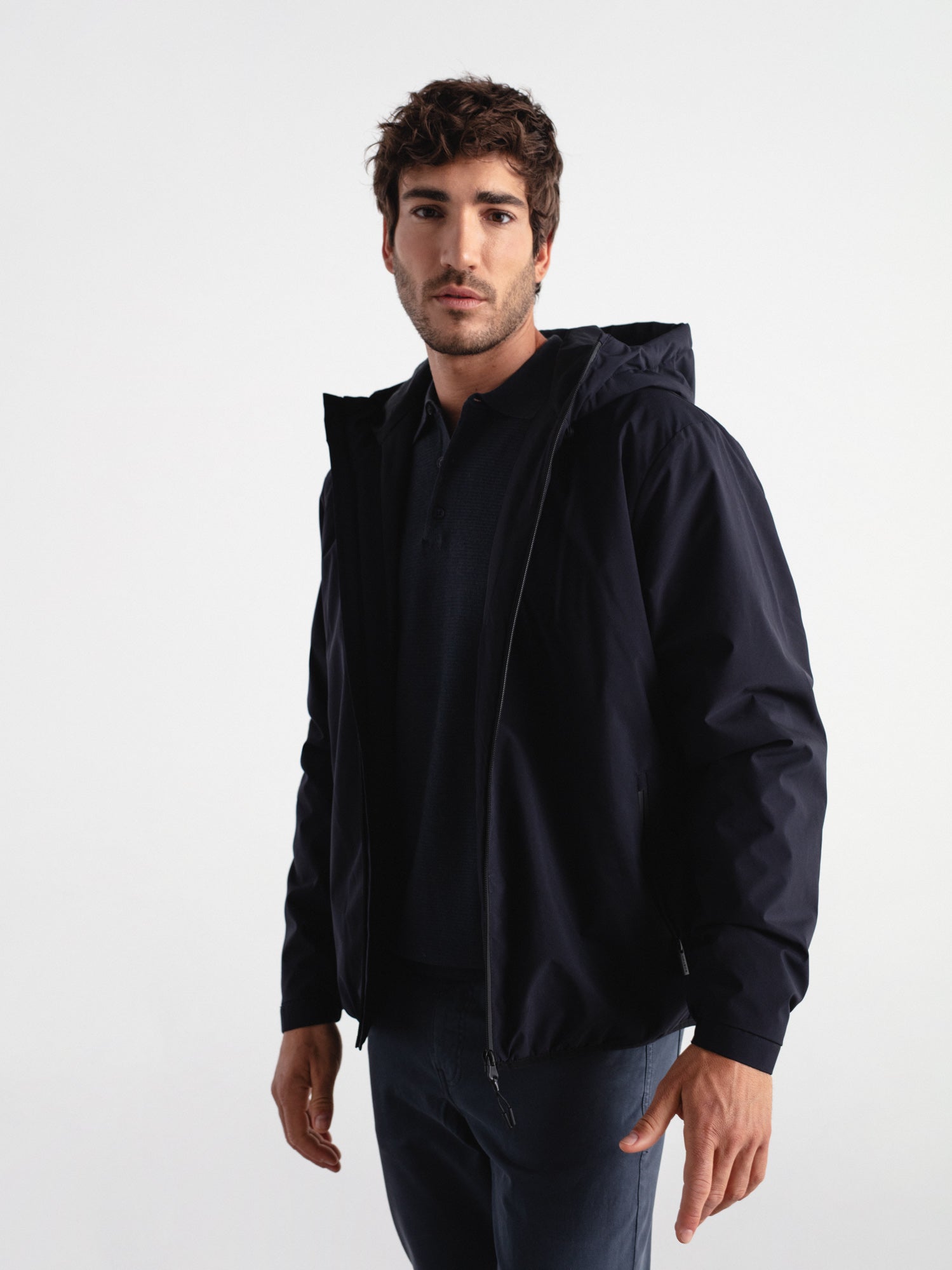 Cazadora funcional con capucha