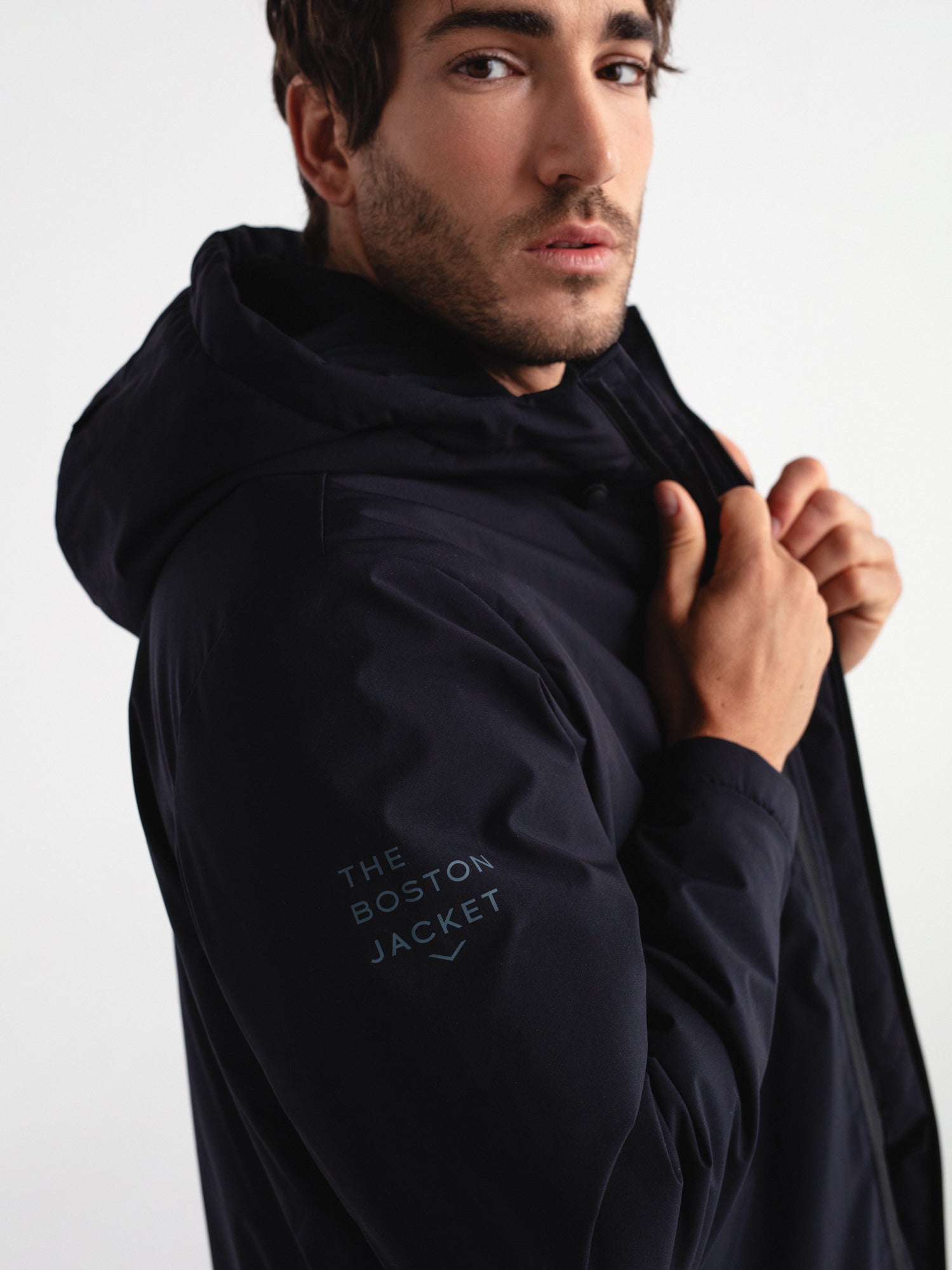 Cazadora funcional con capucha