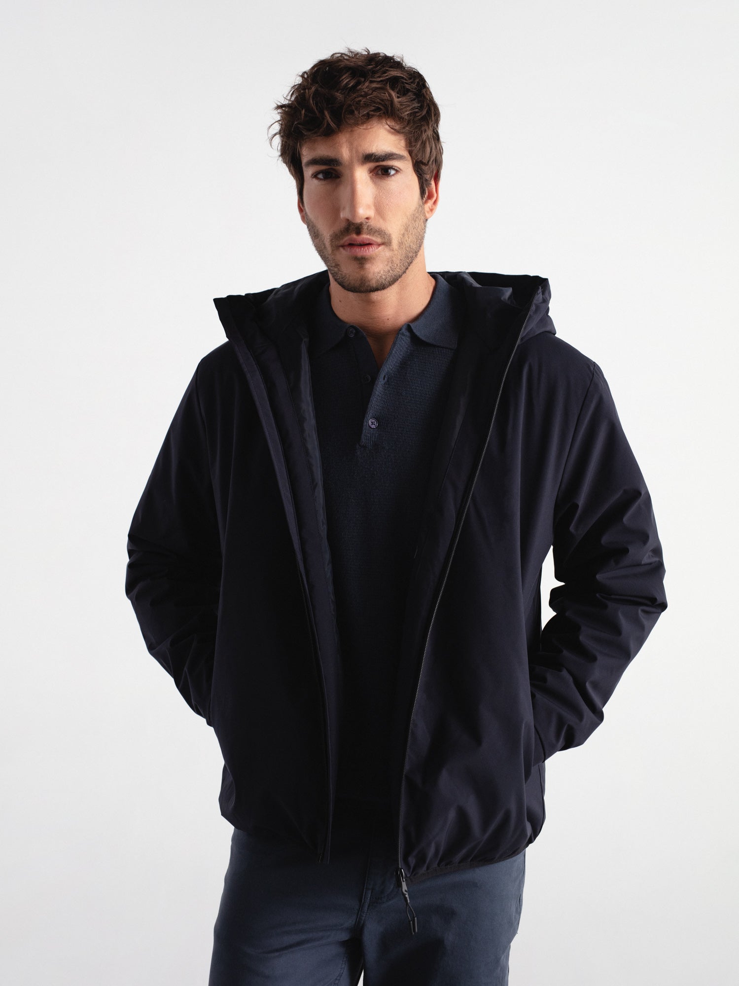 Cazadora funcional con capucha