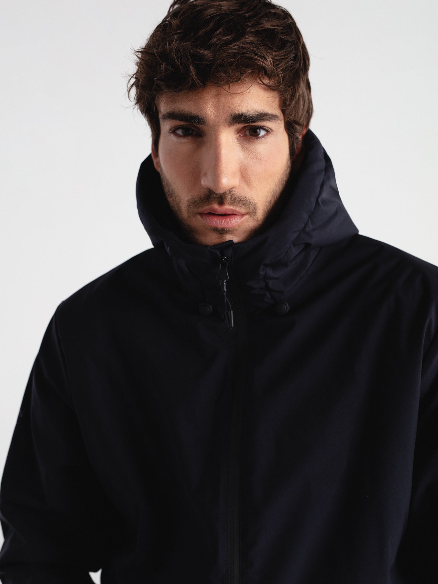 Cazadora funcional con capucha