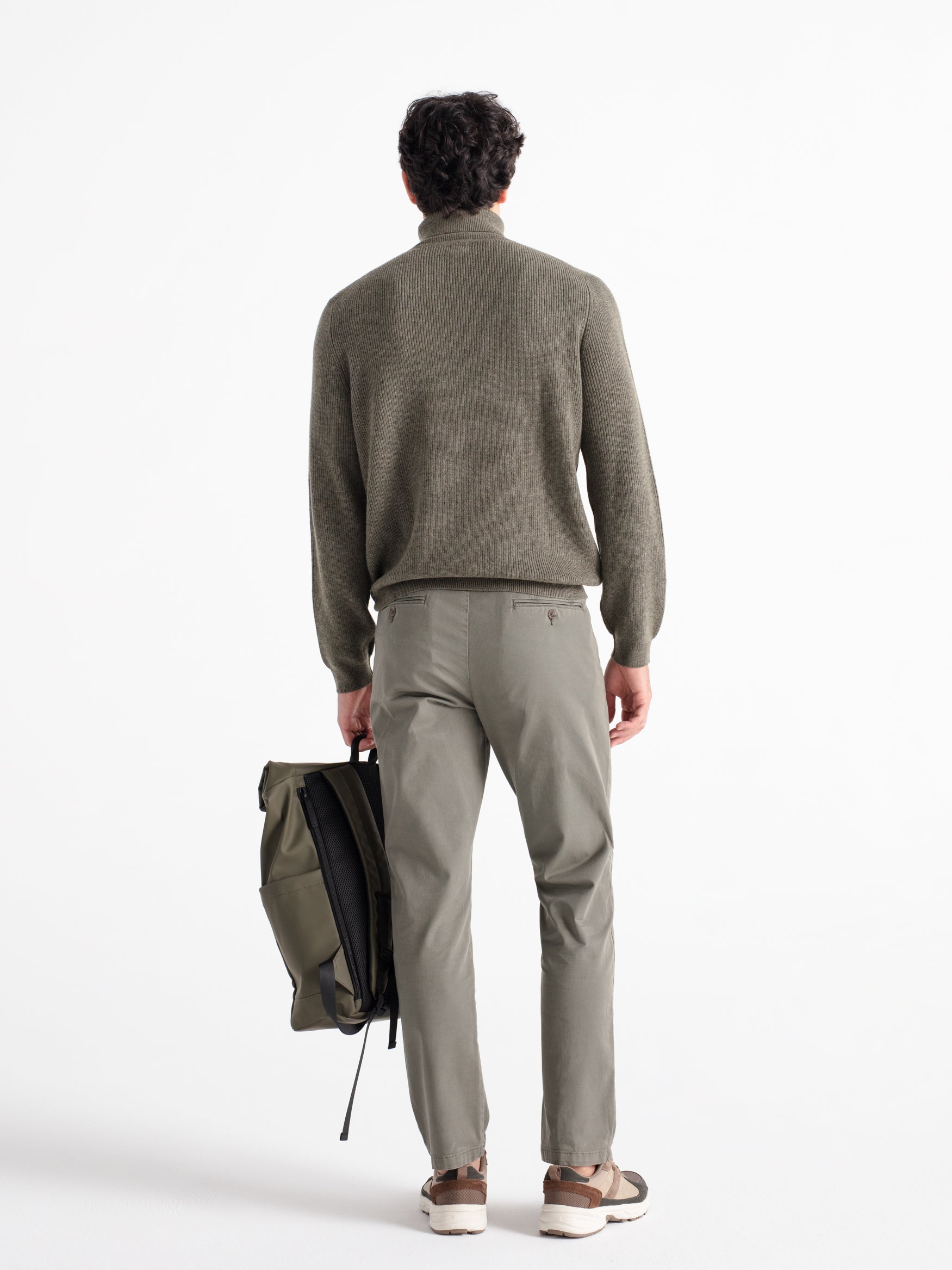 Pantalón chino slim fit esencial