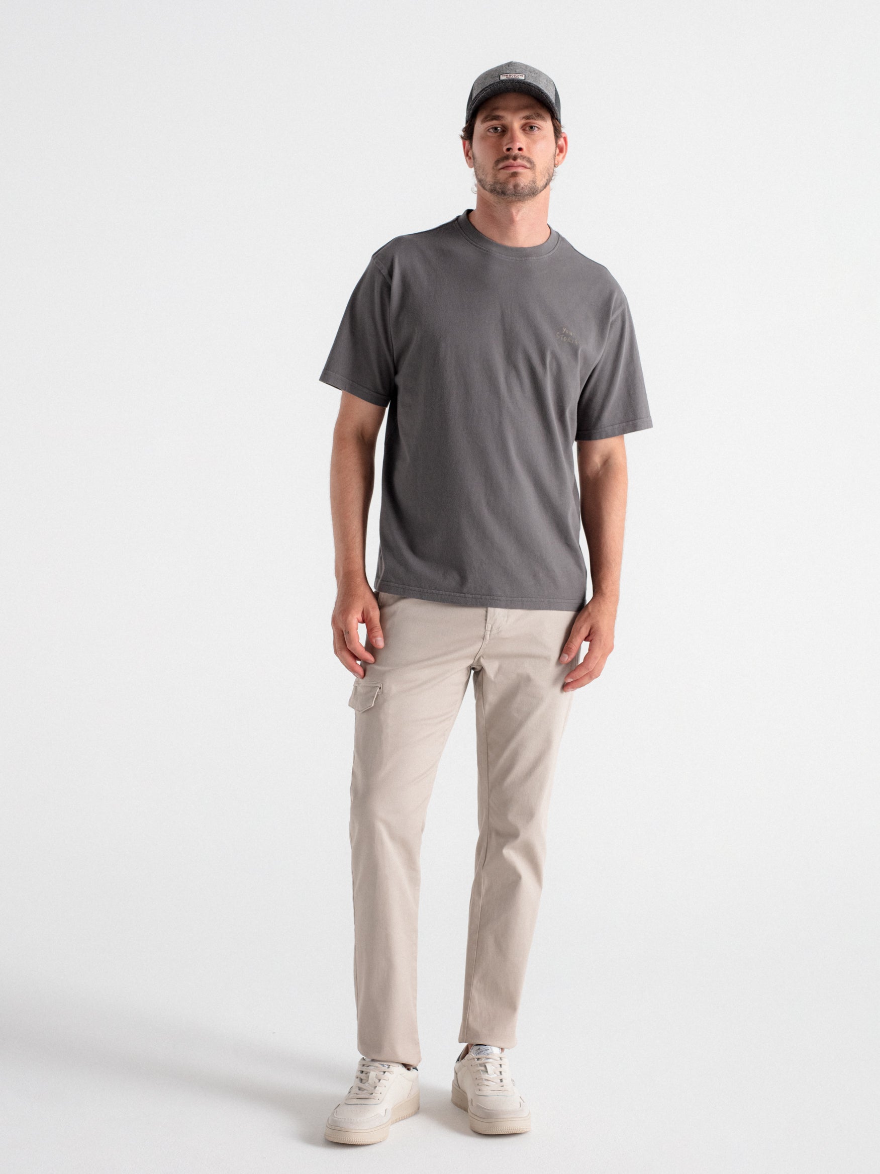 Pantalón regular fit cargo con estructura