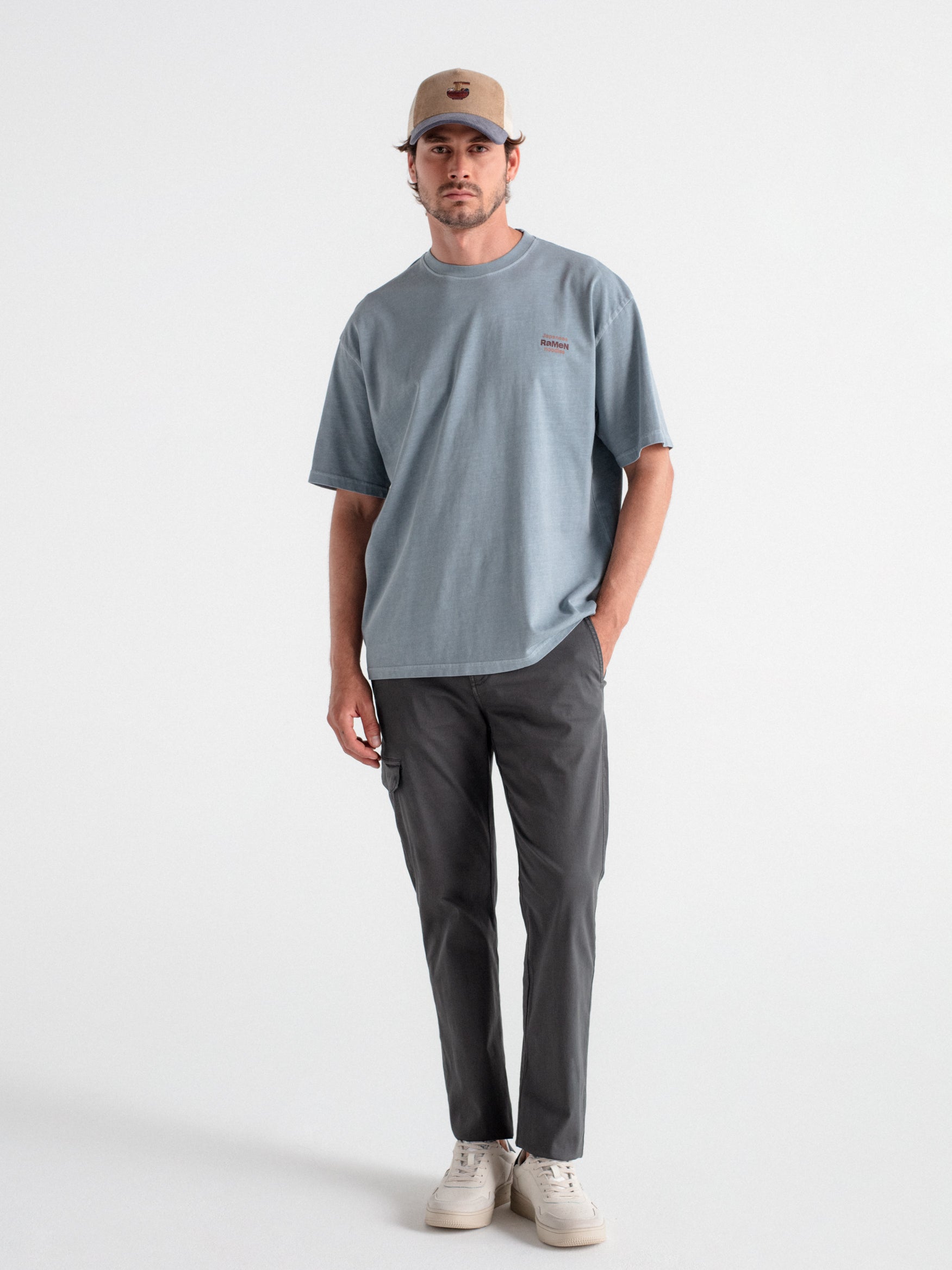 Pantalón regular fit cargo con estructura