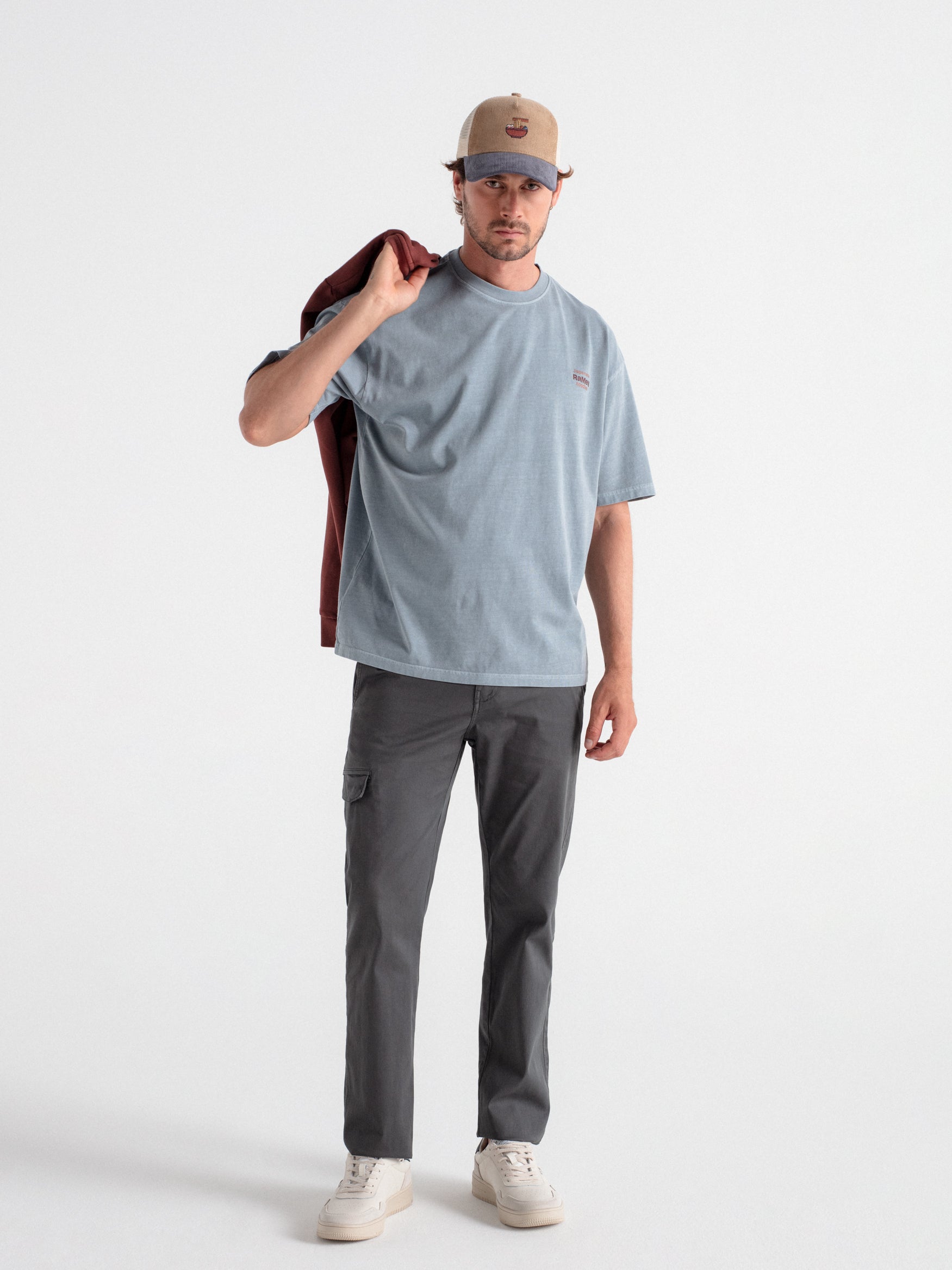 Pantalón regular fit cargo con estructura