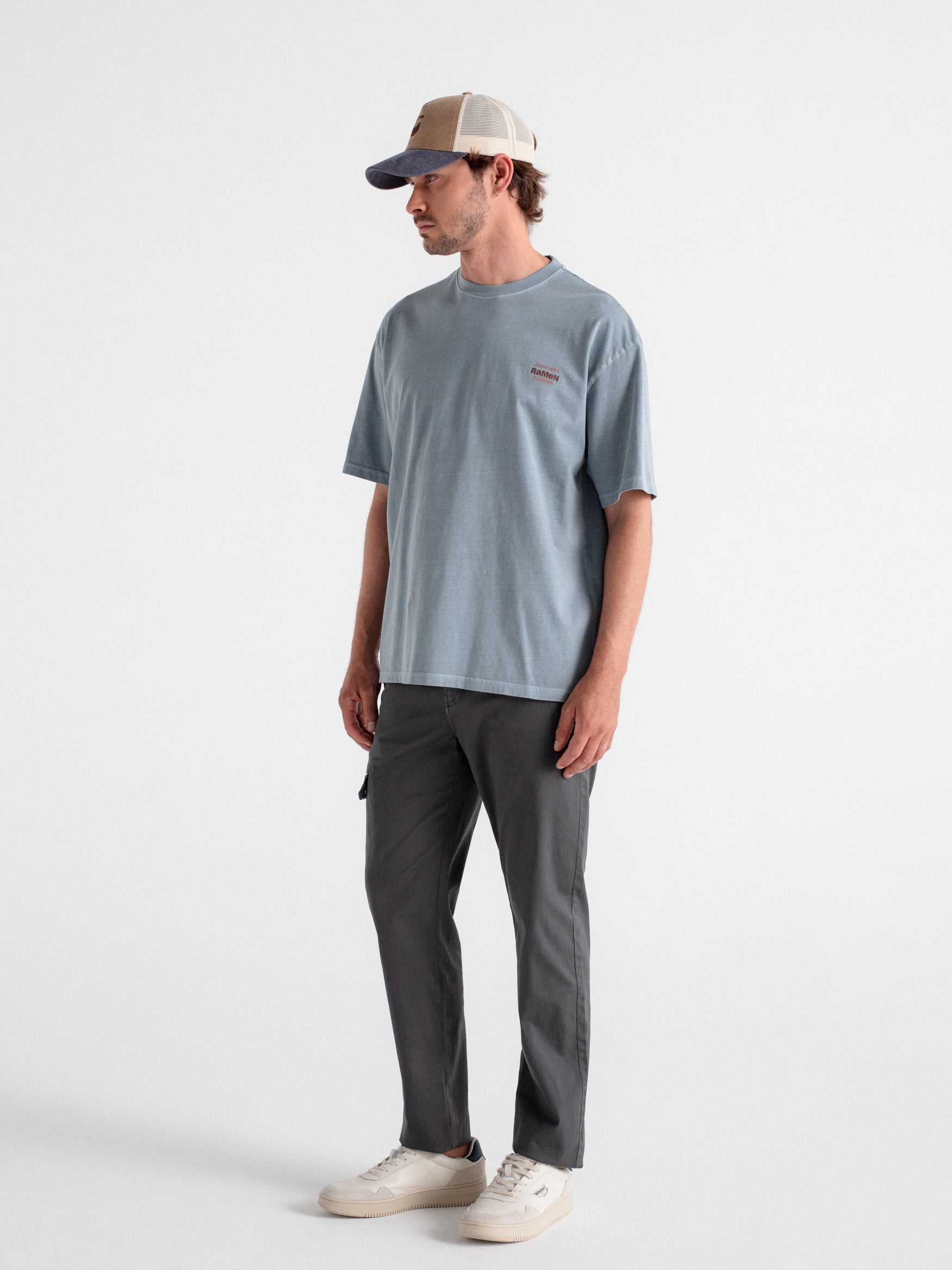 Pantalón regular fit cargo con estructura