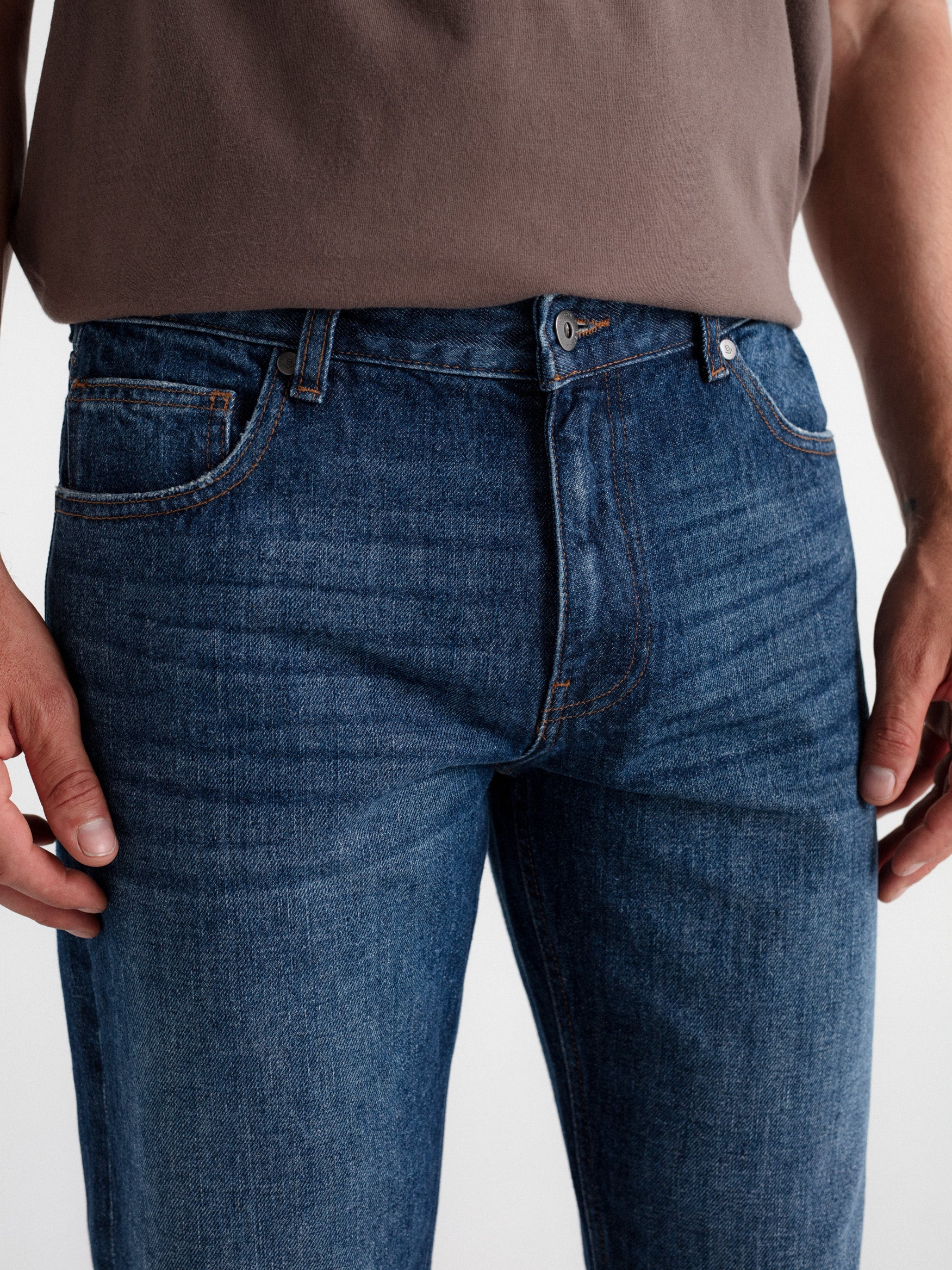 Pantalón tejano tapered