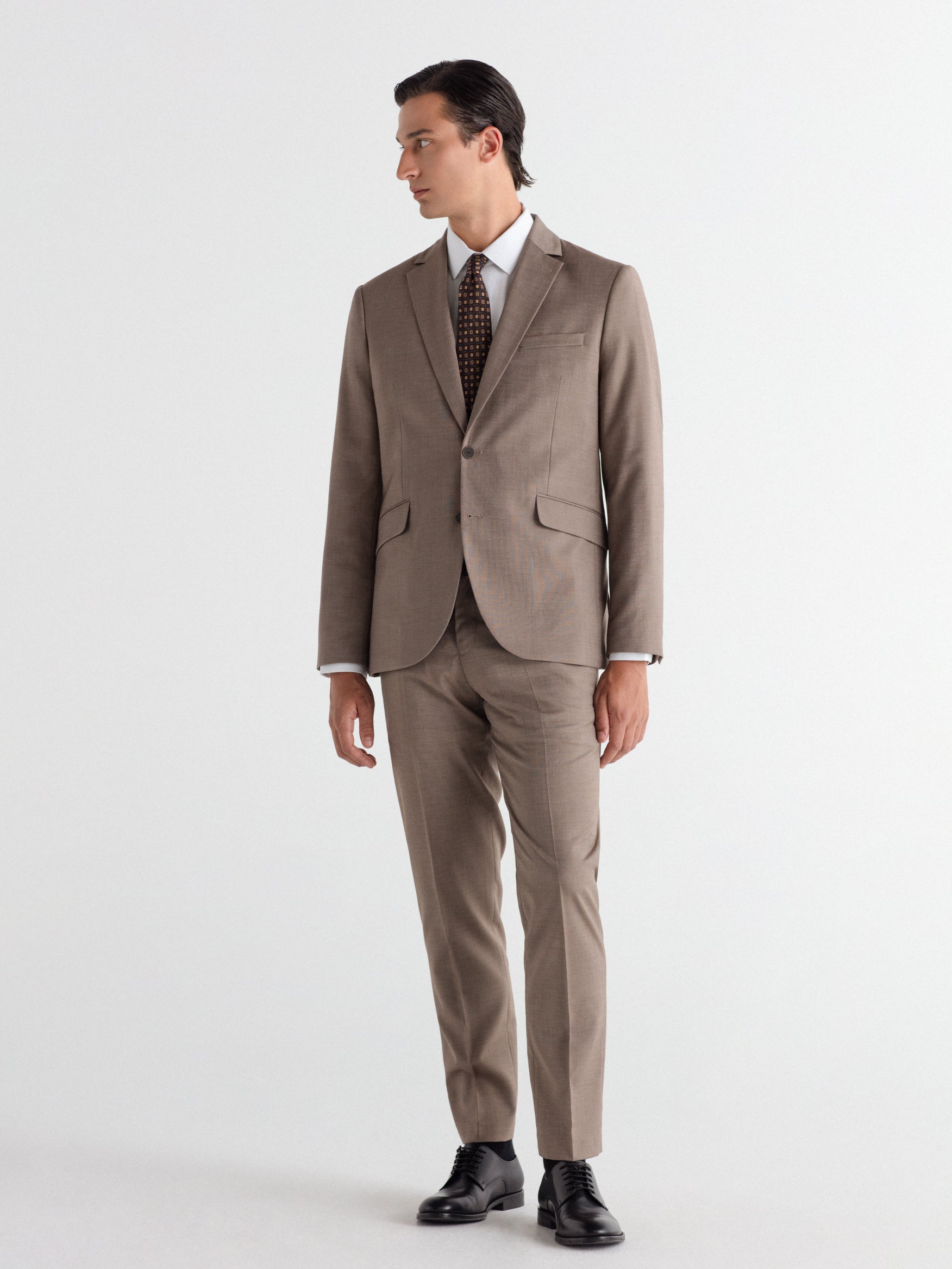 Pantalón traje slim fit falso liso