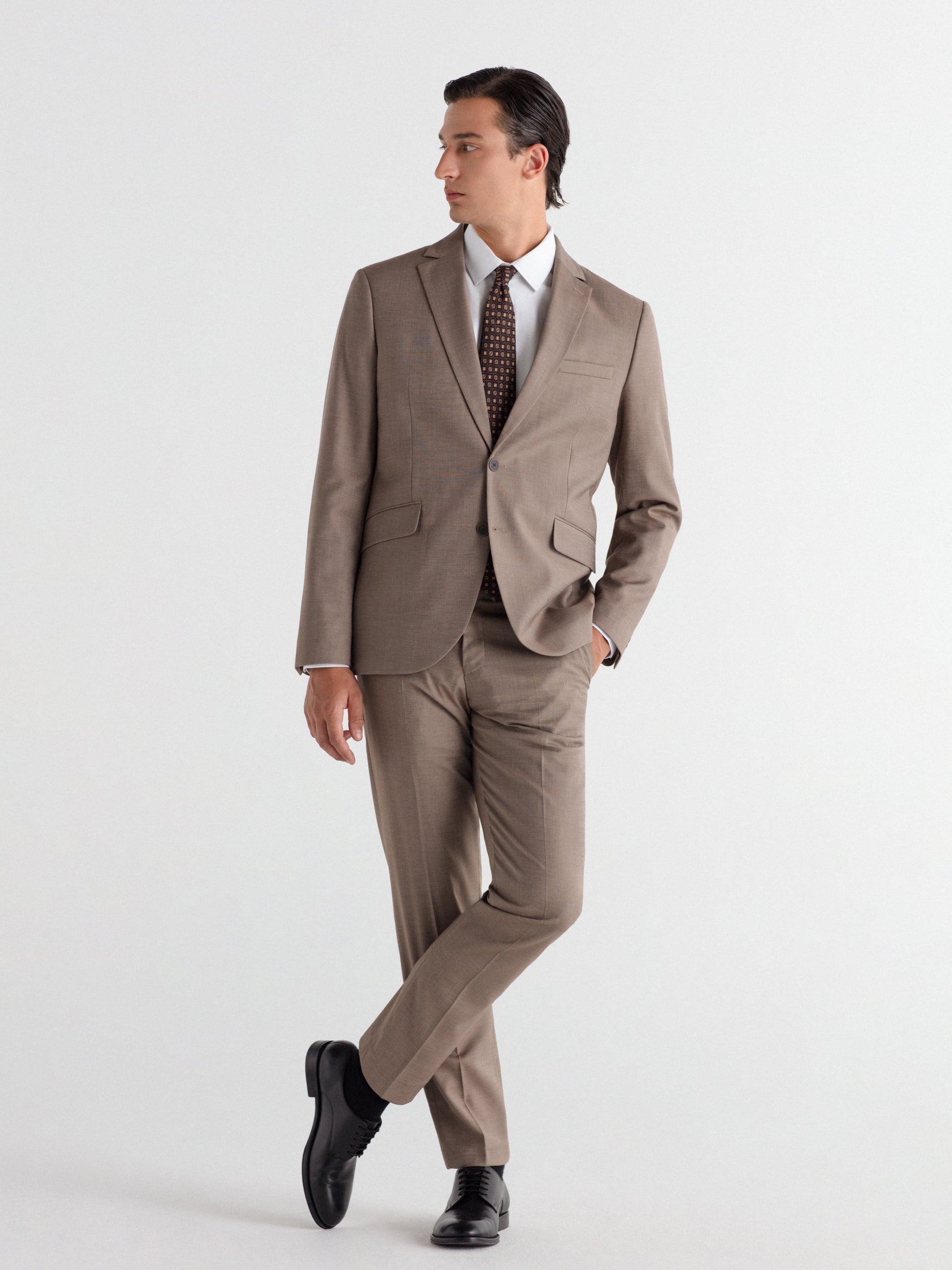 Pantalón traje slim fit falso liso