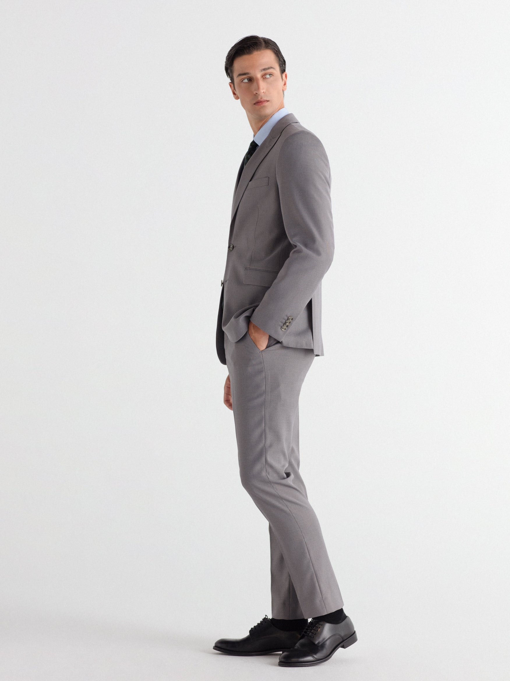 Pantalón traje slim fit falso liso