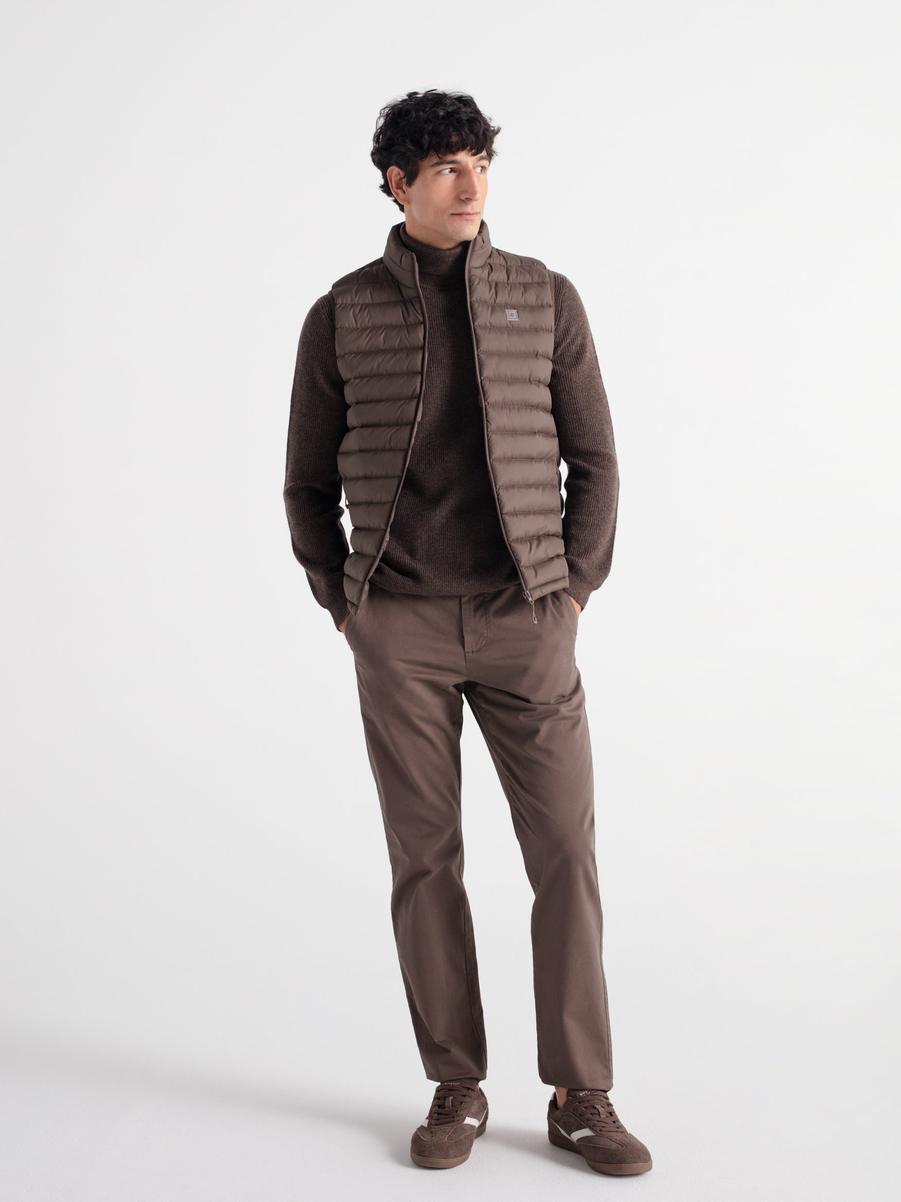 Pantalón chino slim fit esencial