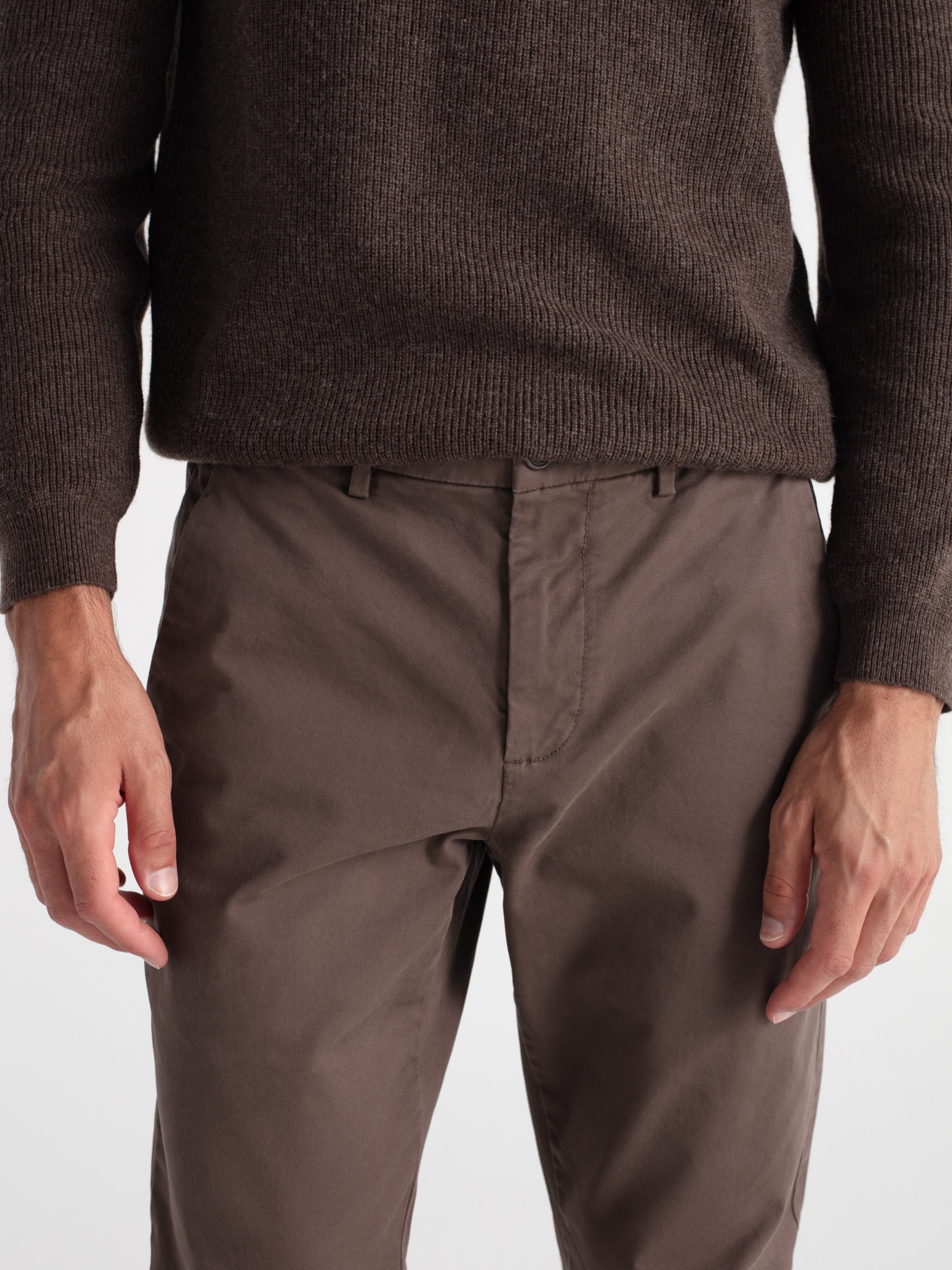 Pantalón chino slim fit esencial