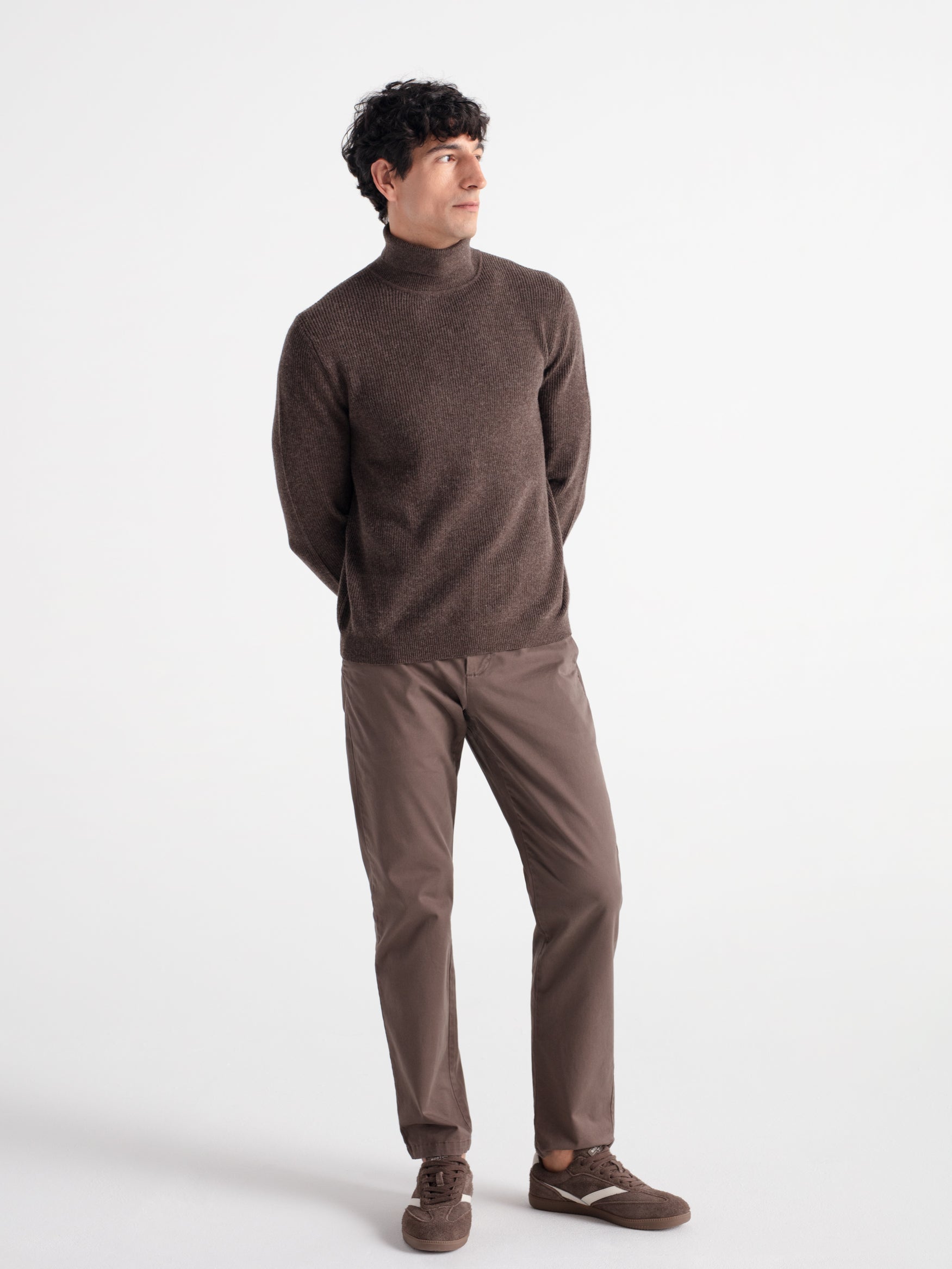 Pantalón chino slim fit esencial