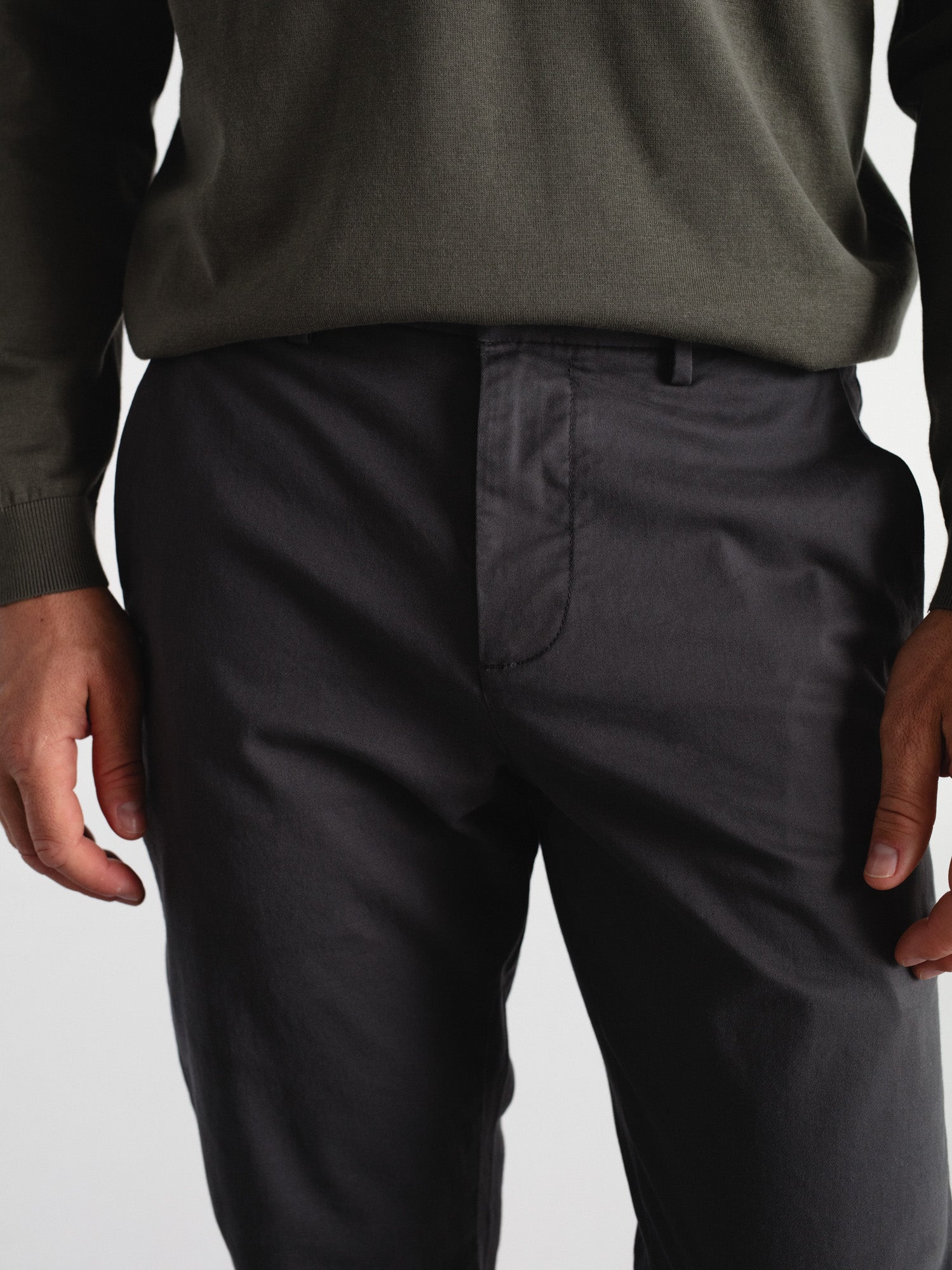 Pantalón chino slim fit esencial