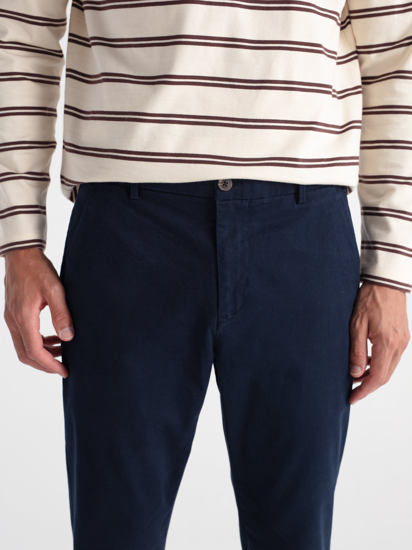 Pantalón chino slim fit esencial