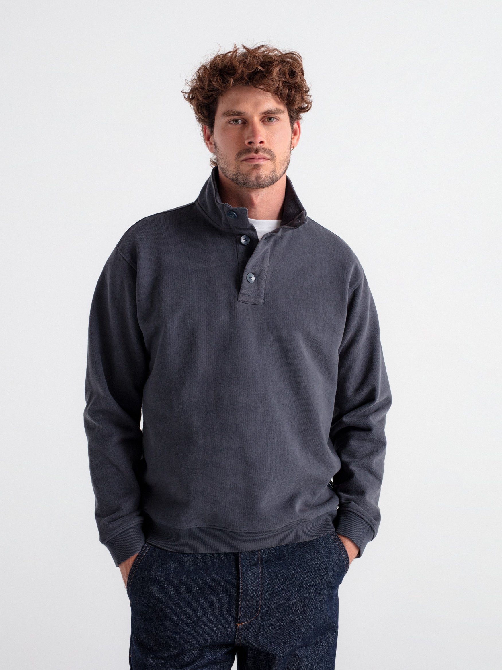 Sudadera regular fit cuello chimenea